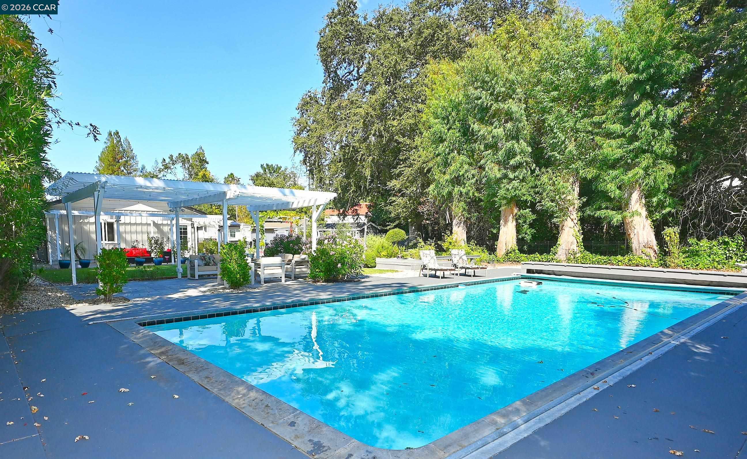 118 GLEN CT
