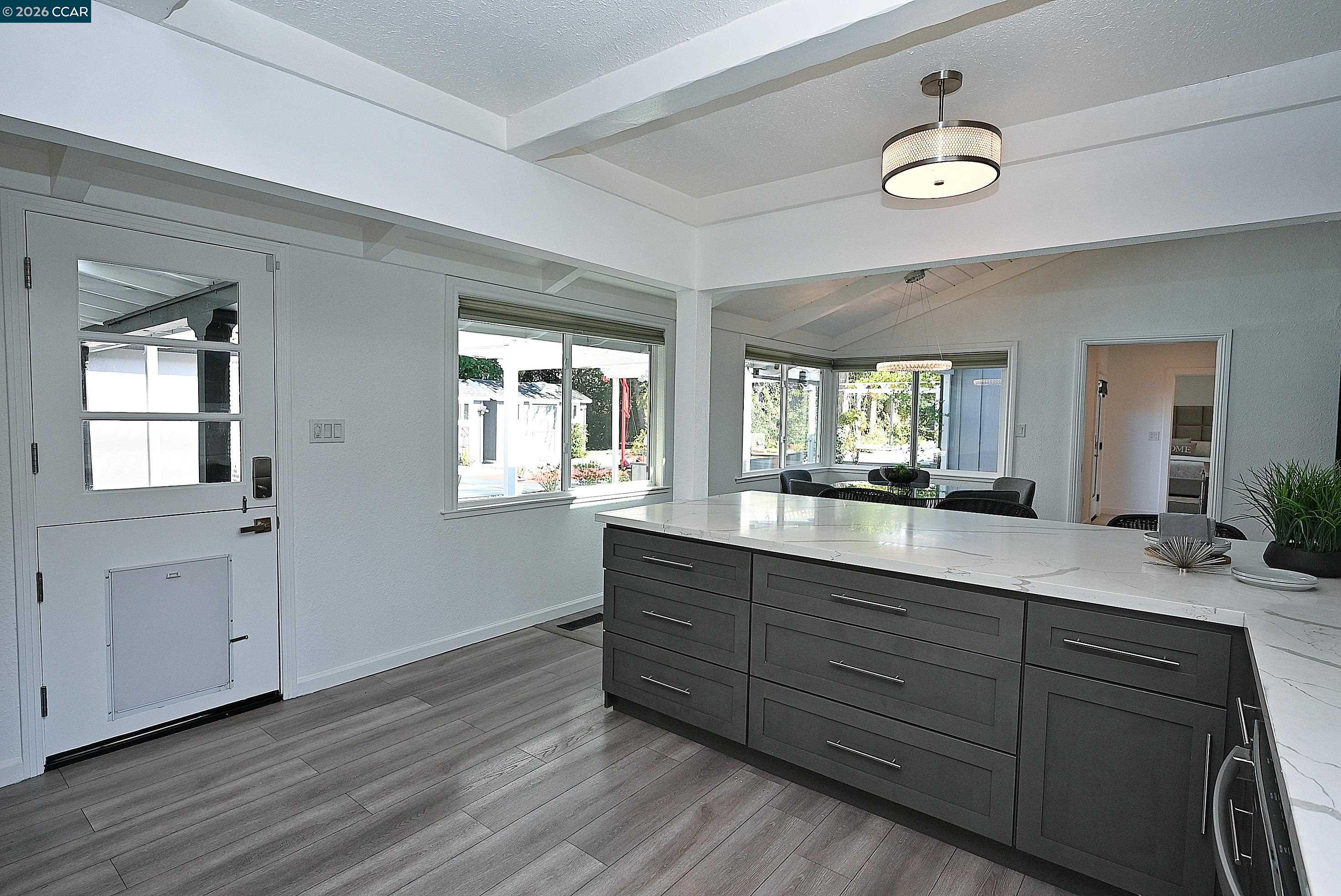 118 GLEN CT