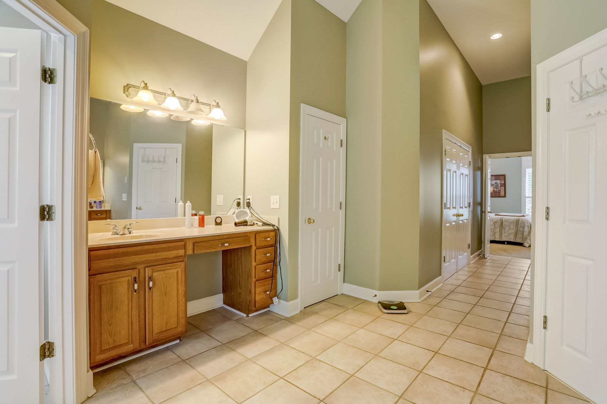 408 Treeshore Ln
