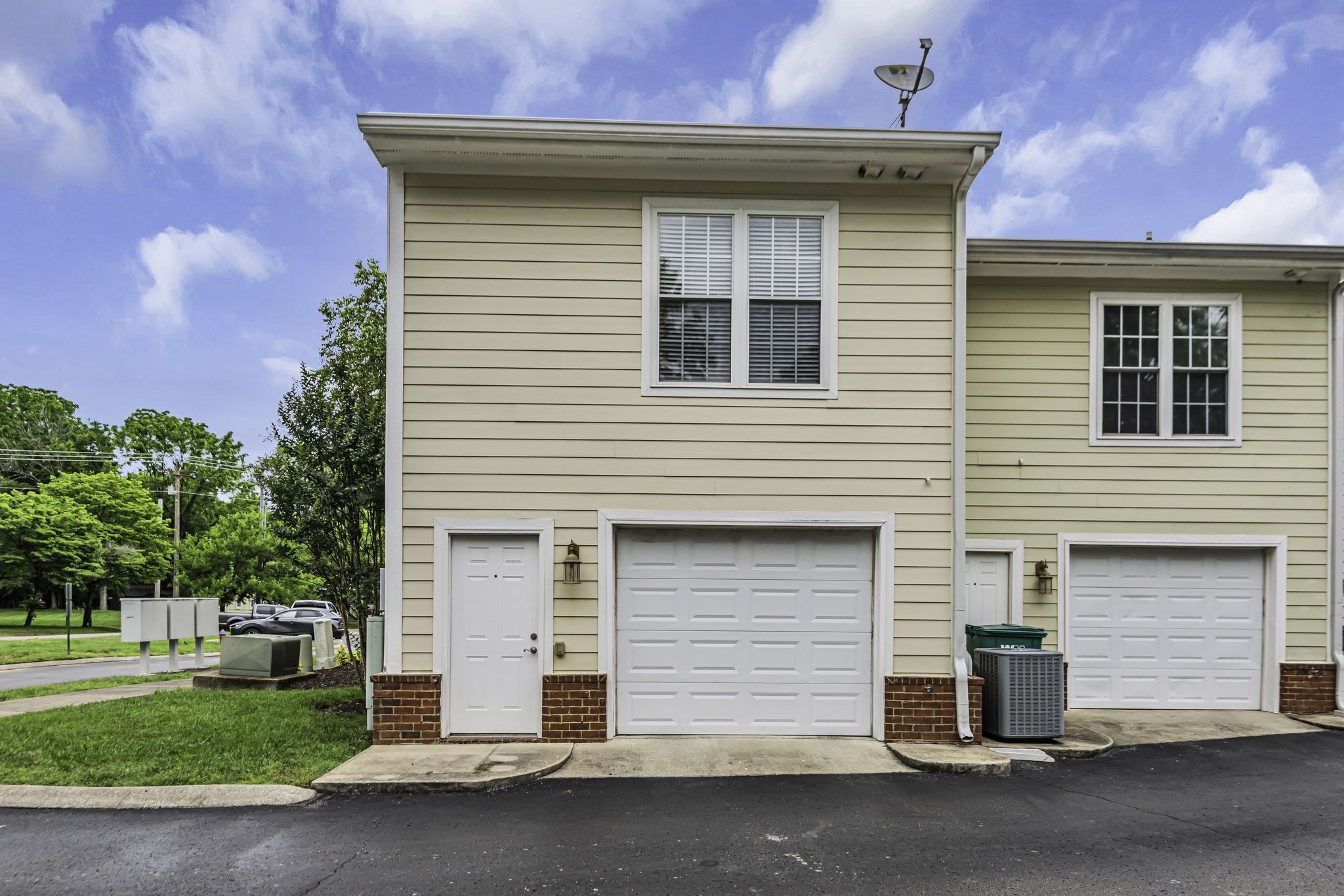 2000 Birch Ln