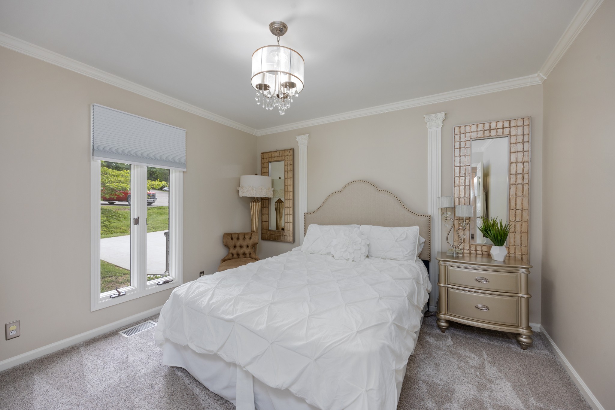 930 Graceland Ct