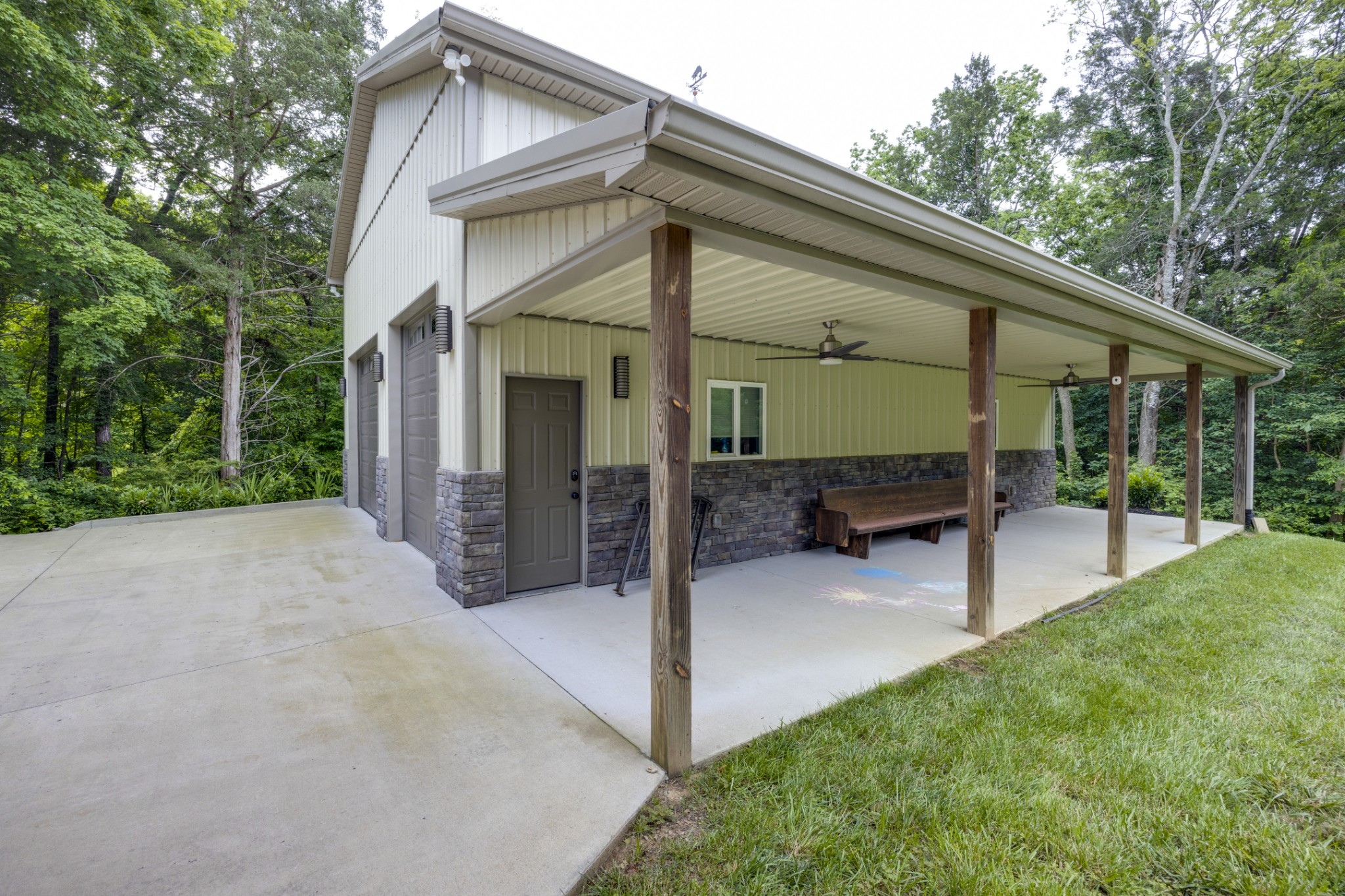 930 Graceland Ct