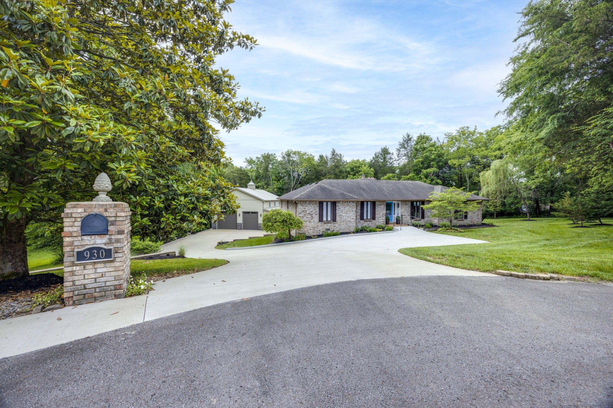930 Graceland Ct