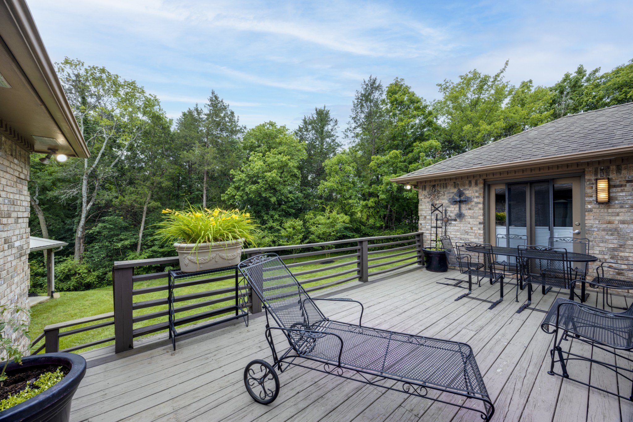 930 Graceland Ct