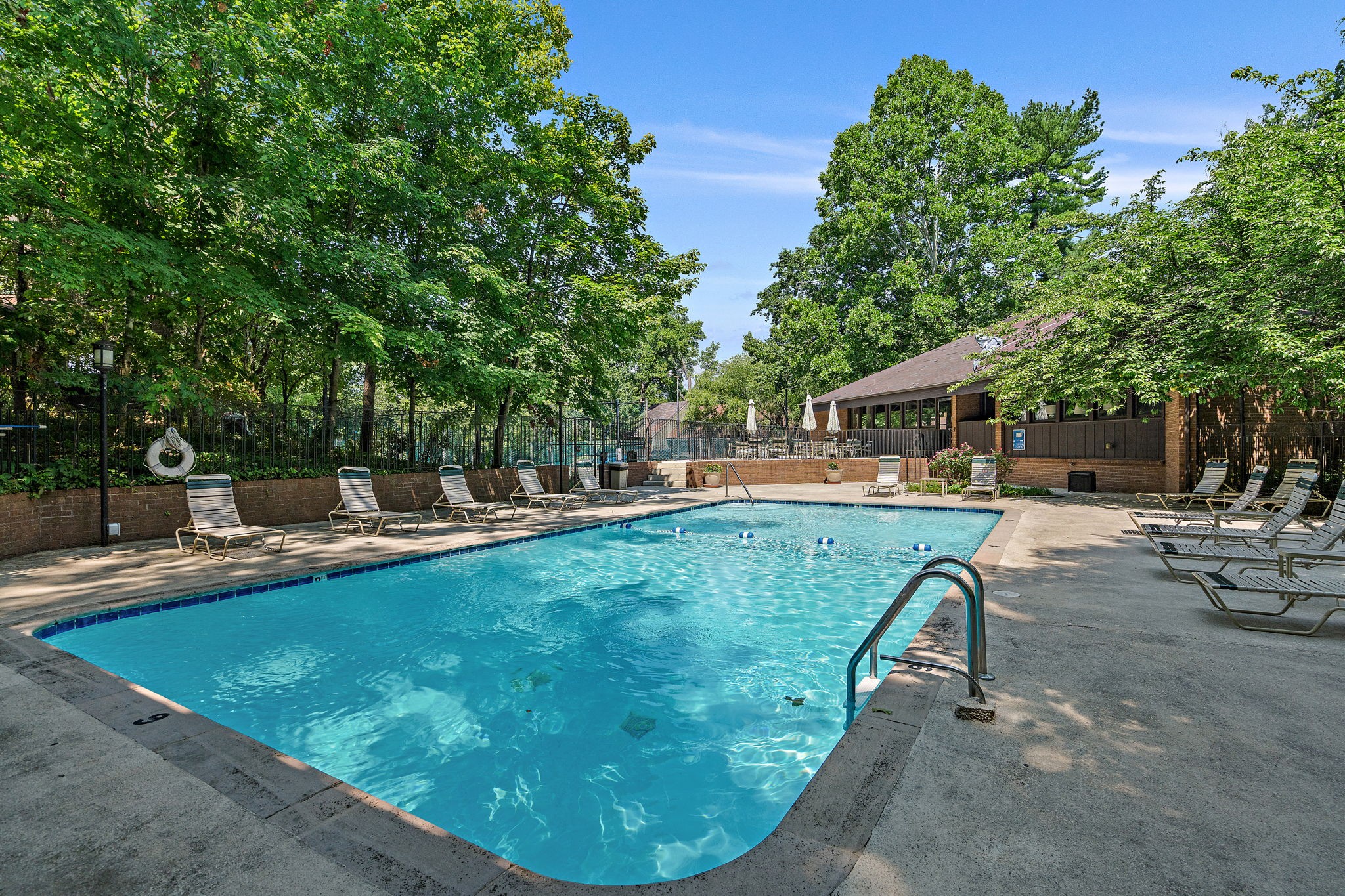 107 Holly Forest