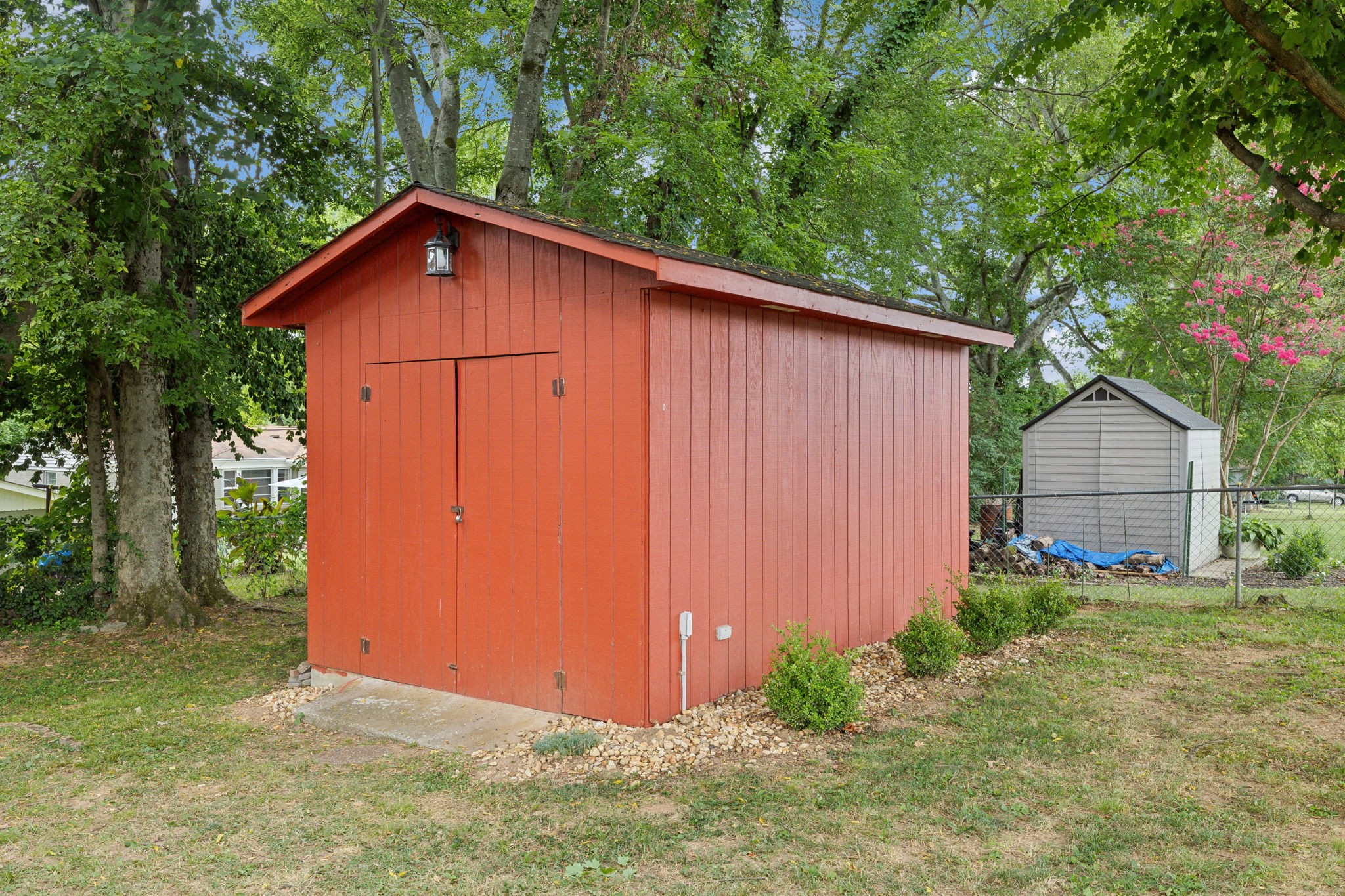 2717 Lakeland Dr