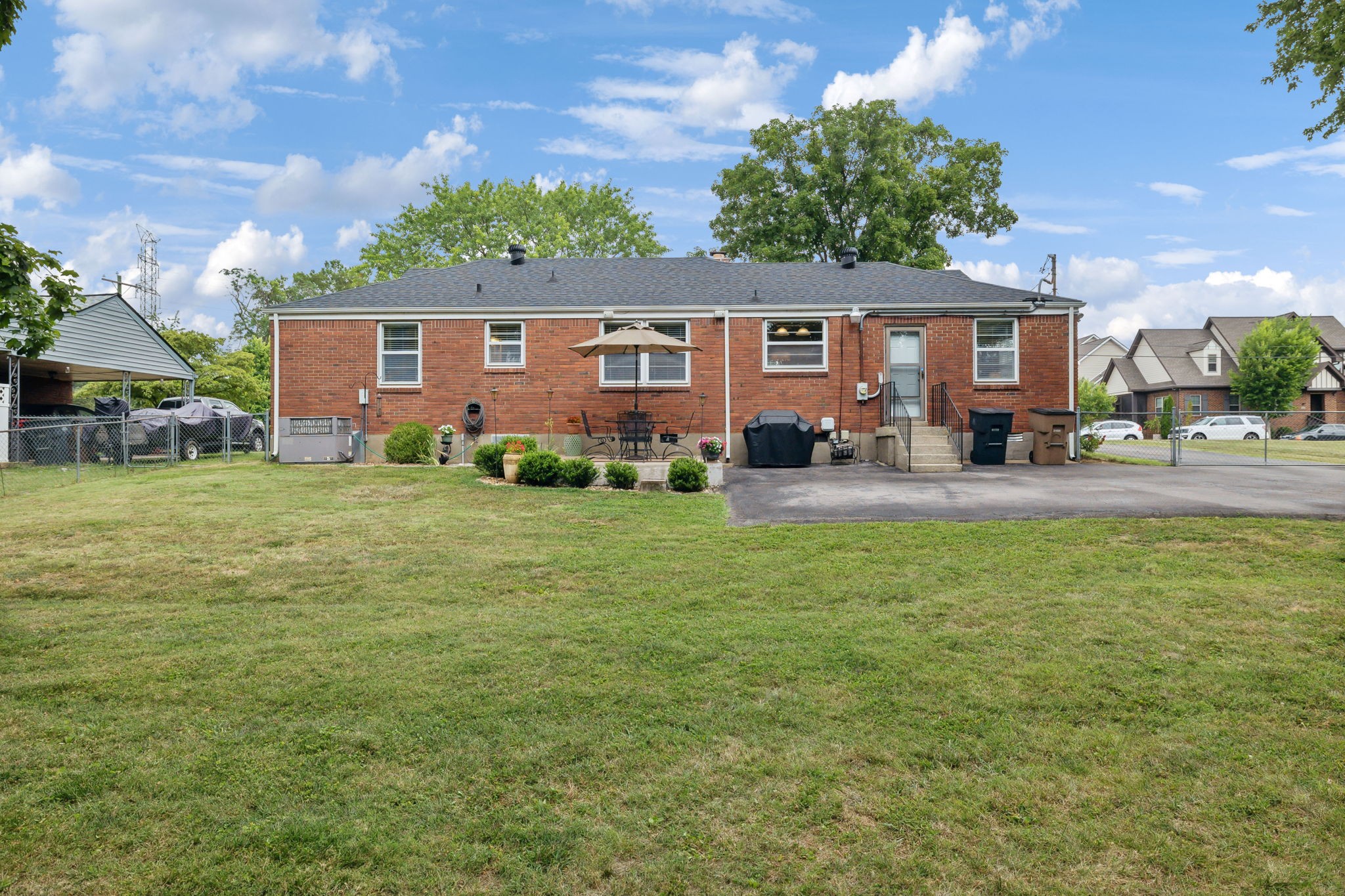 2717 Lakeland Dr