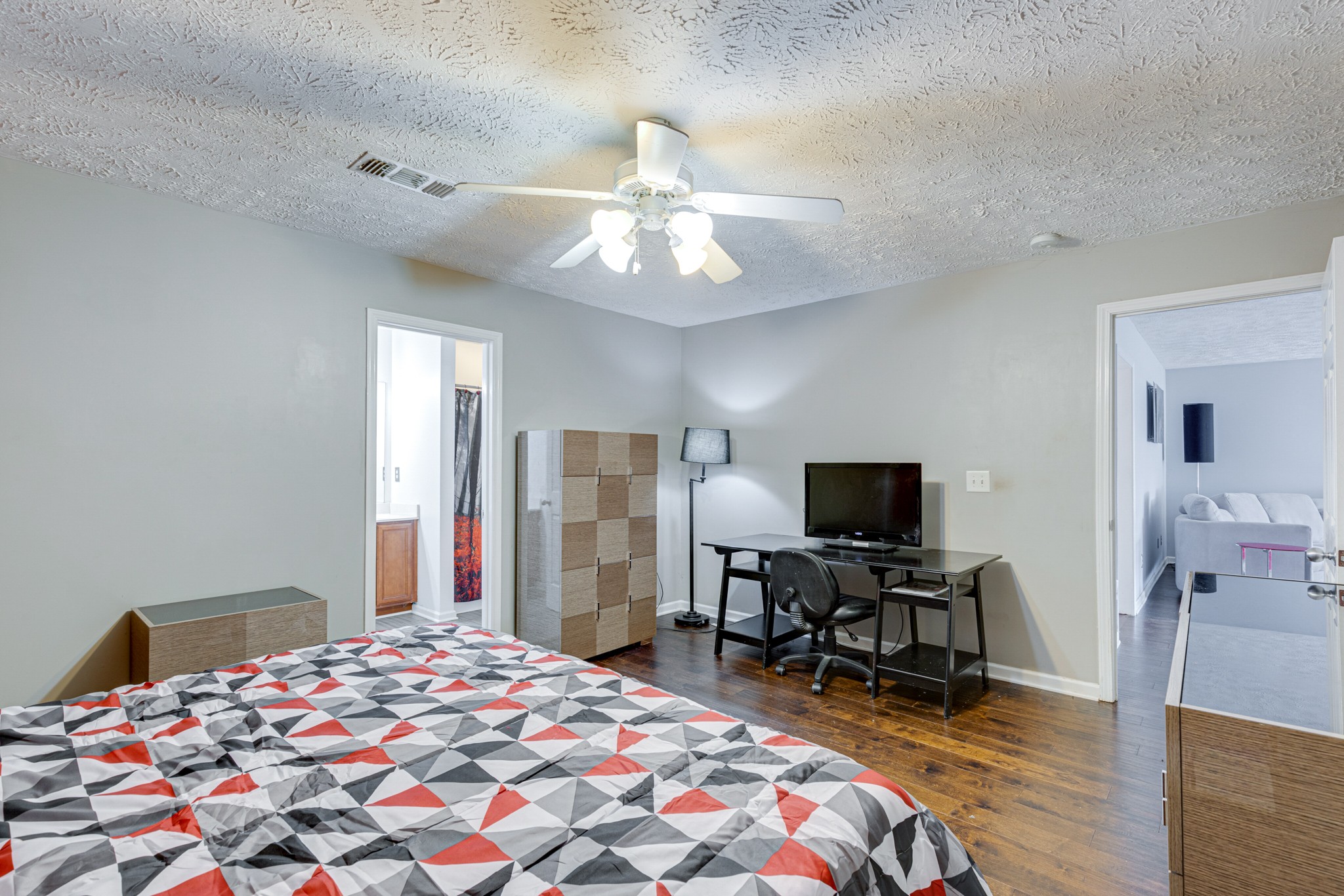 4064 Sequoia Trl