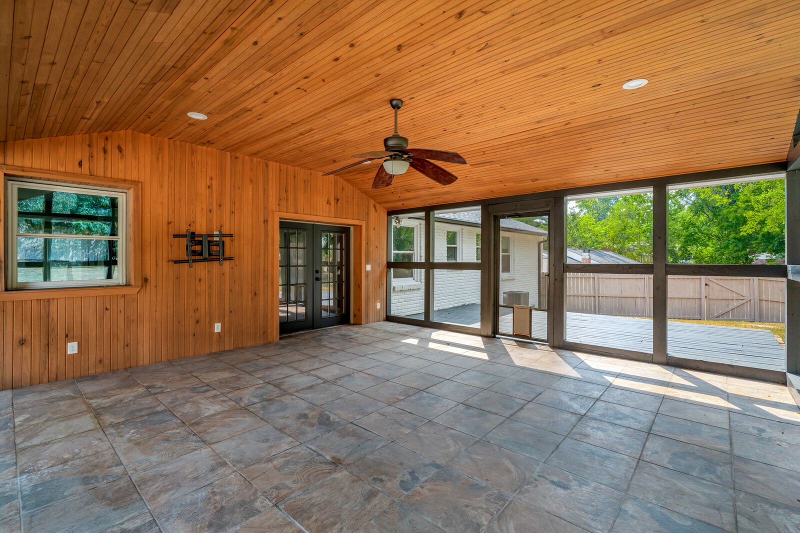 322 Lynn Dr