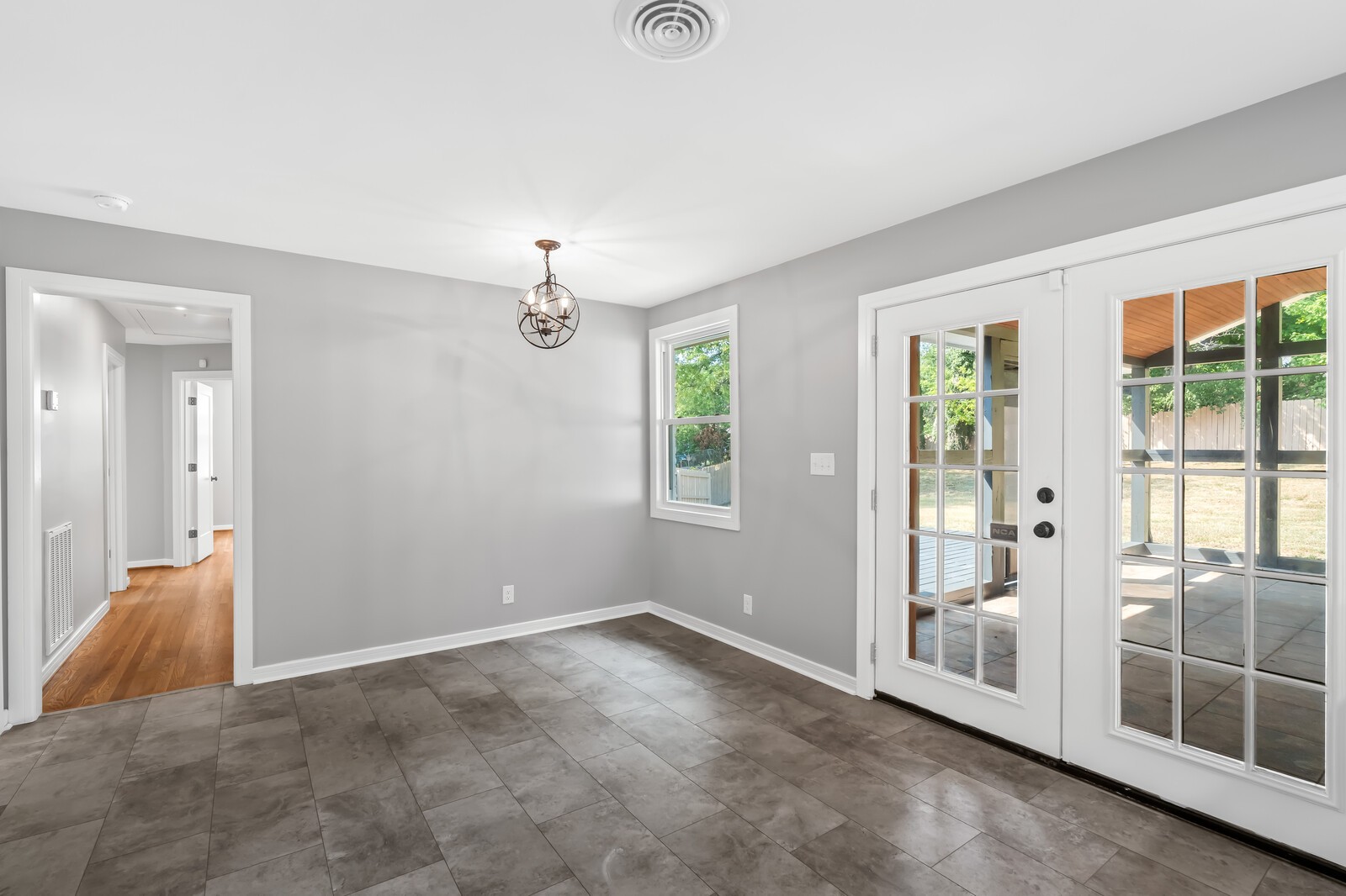 322 Lynn Dr