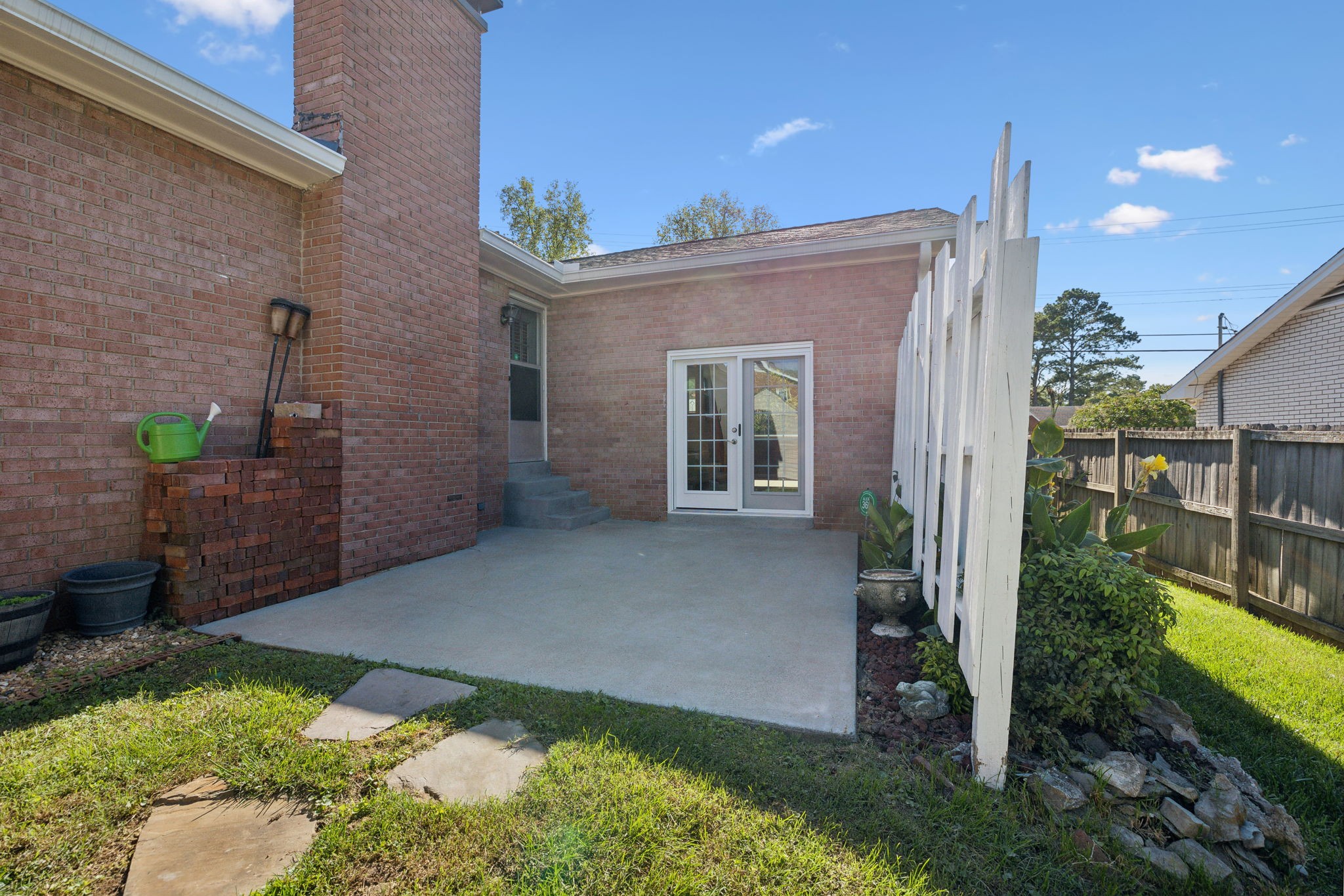 3674 Tampa Dr