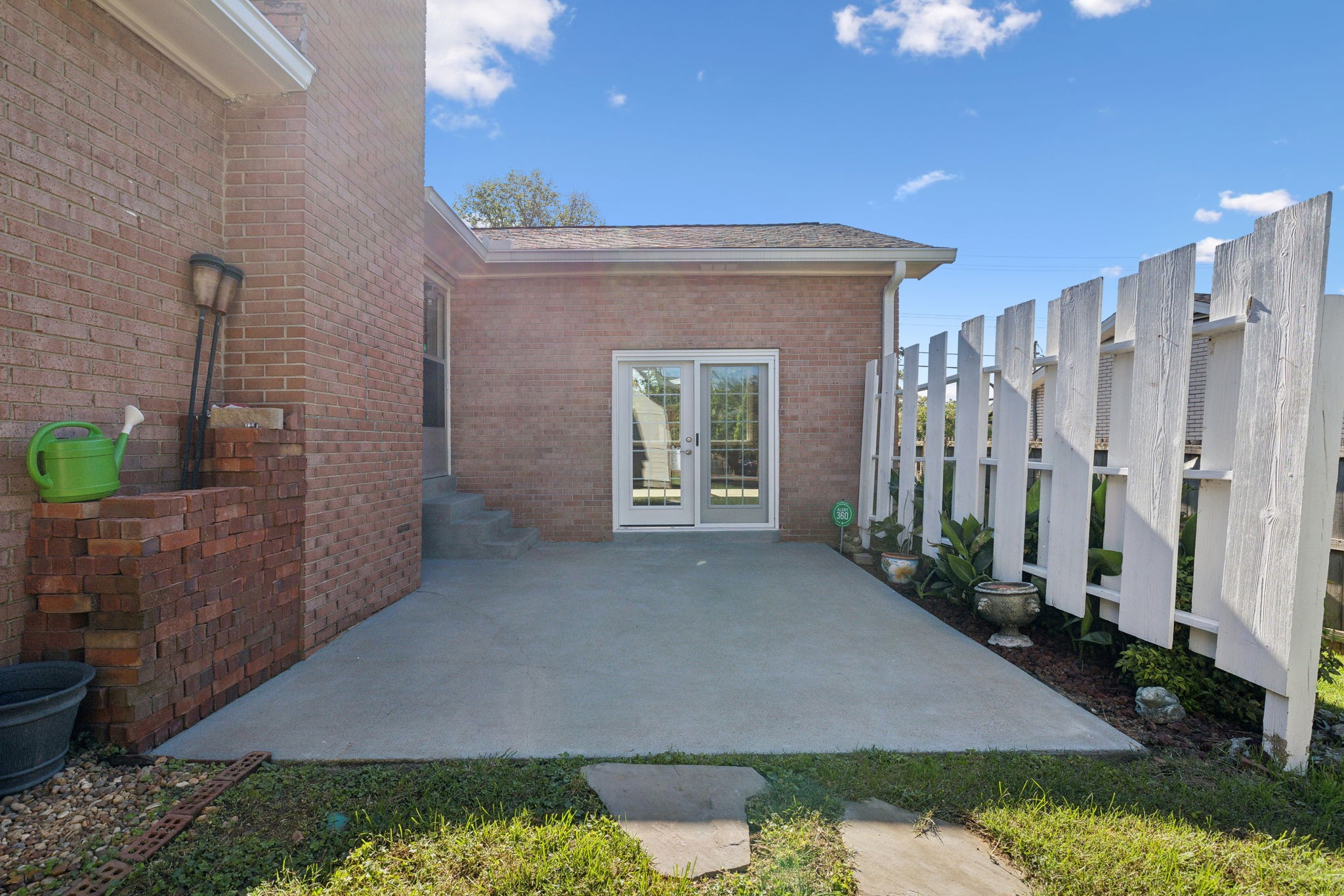3674 Tampa Dr