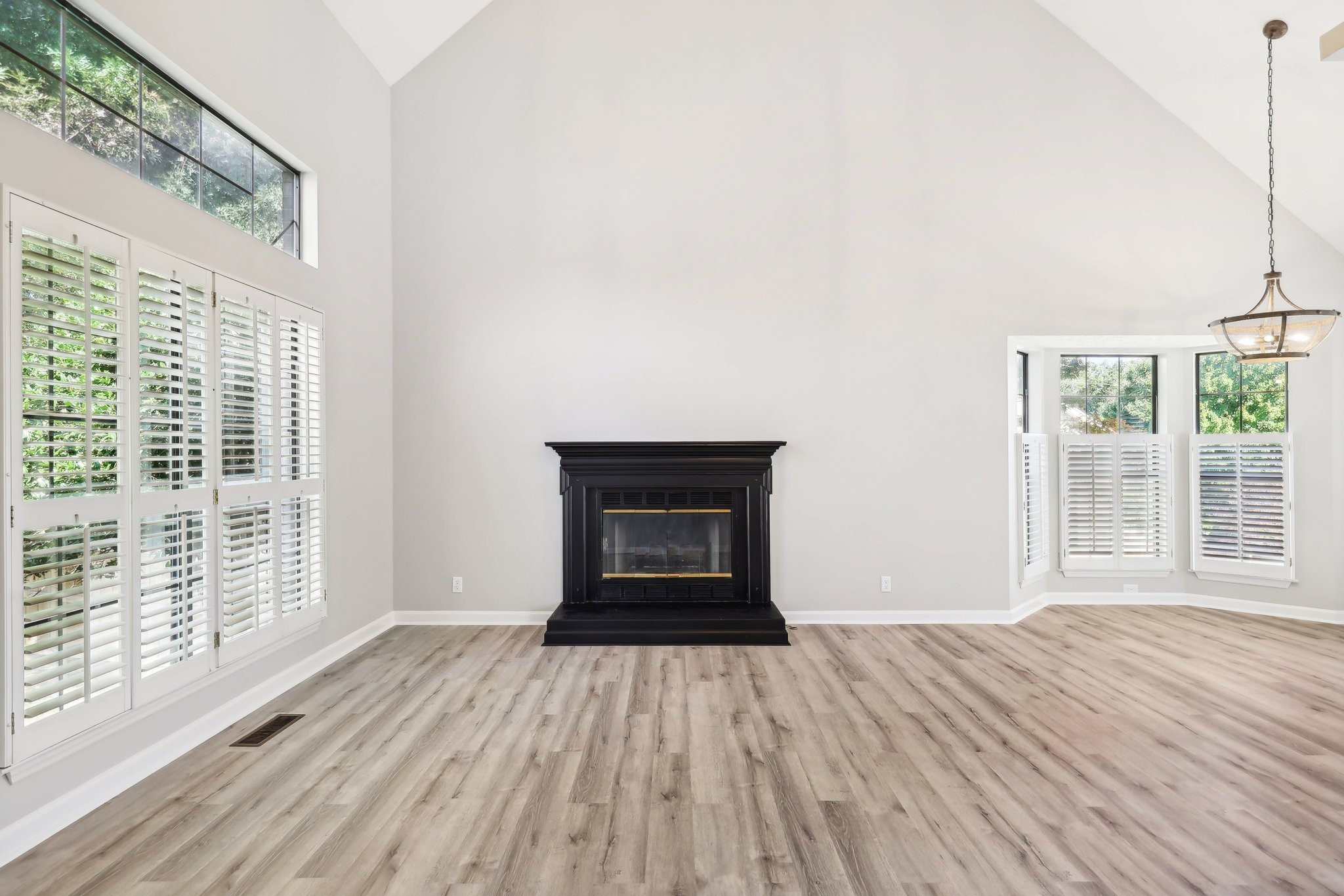 1205 Crestfield Dr