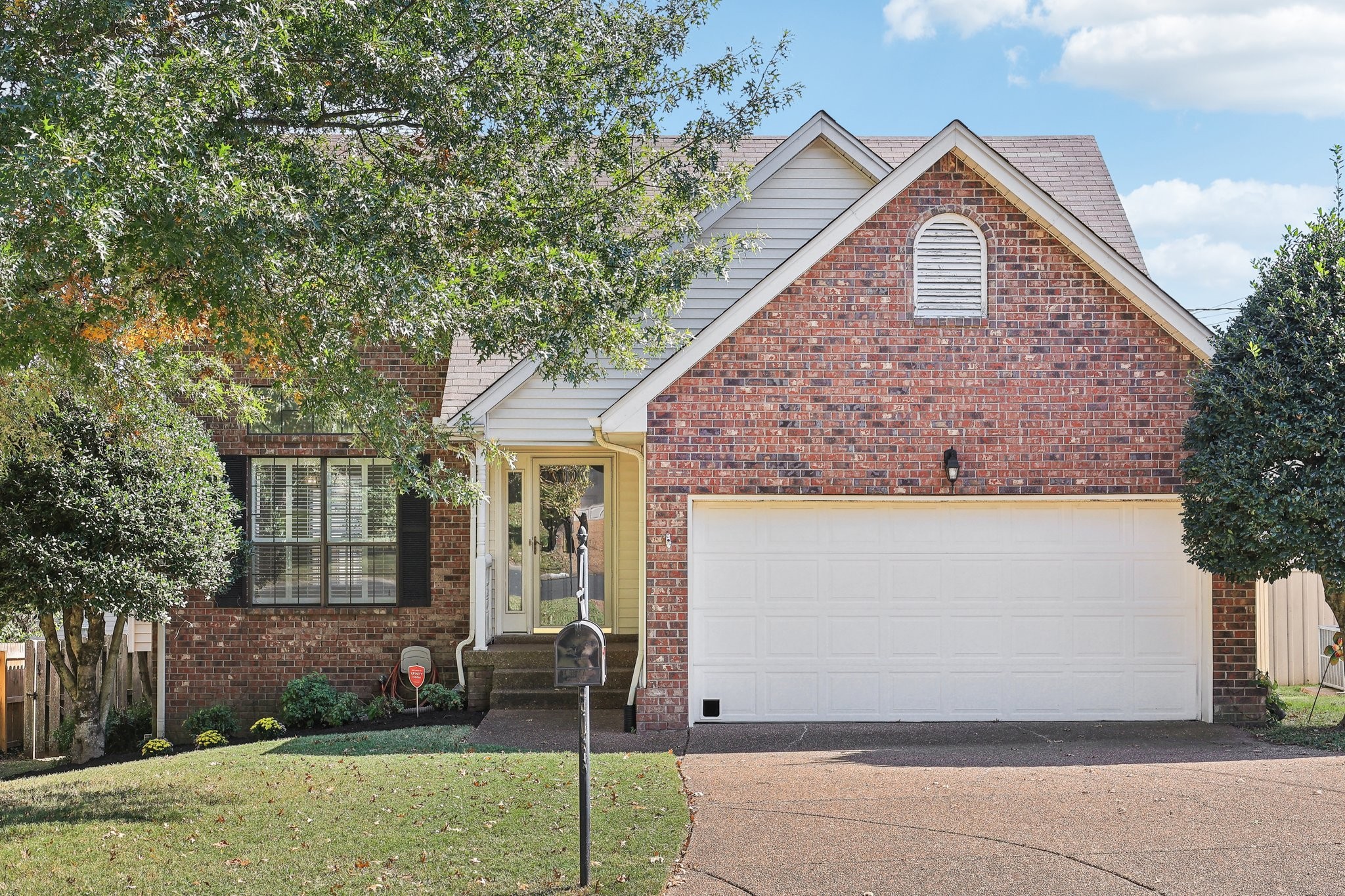 1205 Crestfield Dr