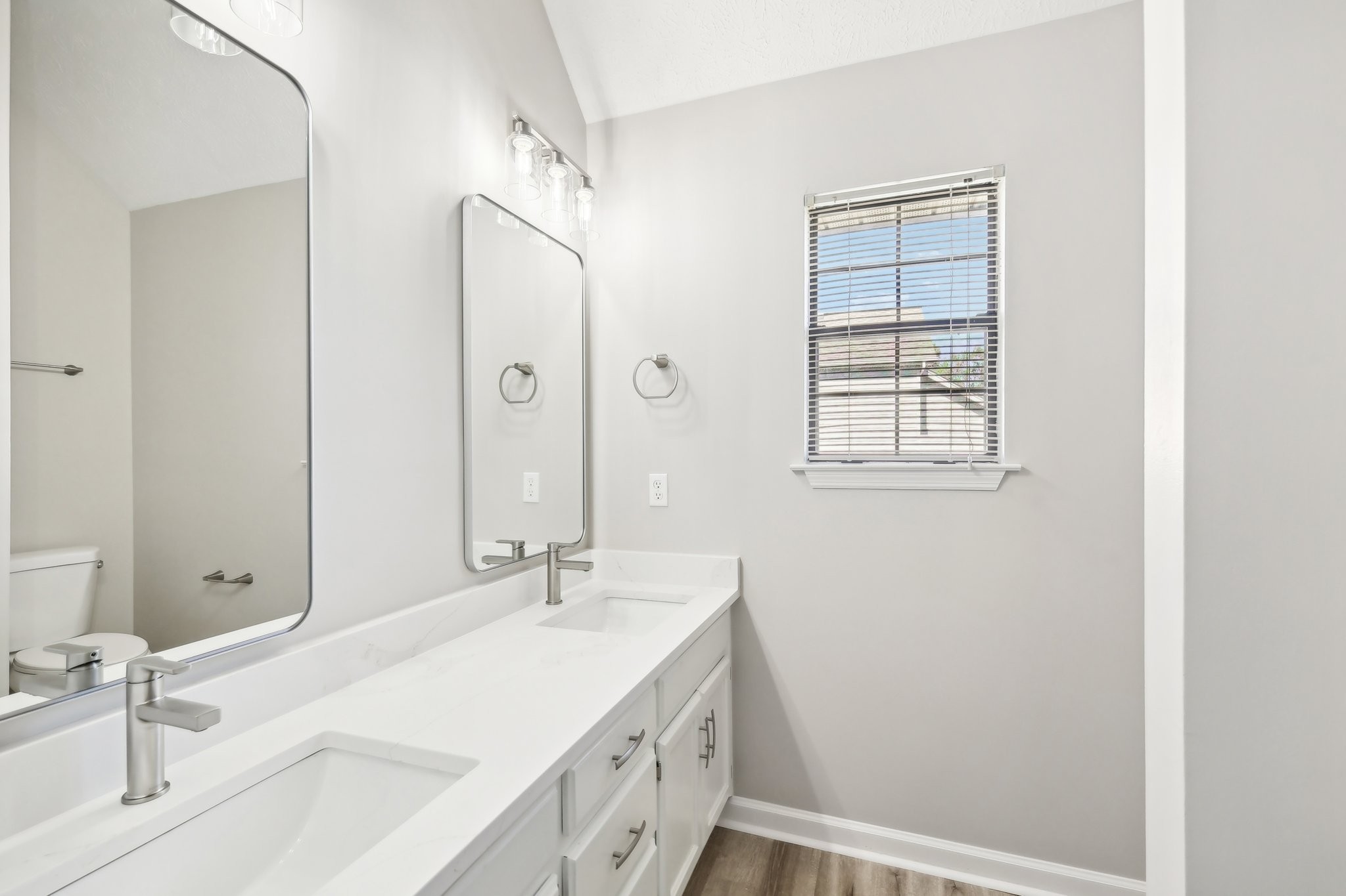1205 Crestfield Dr