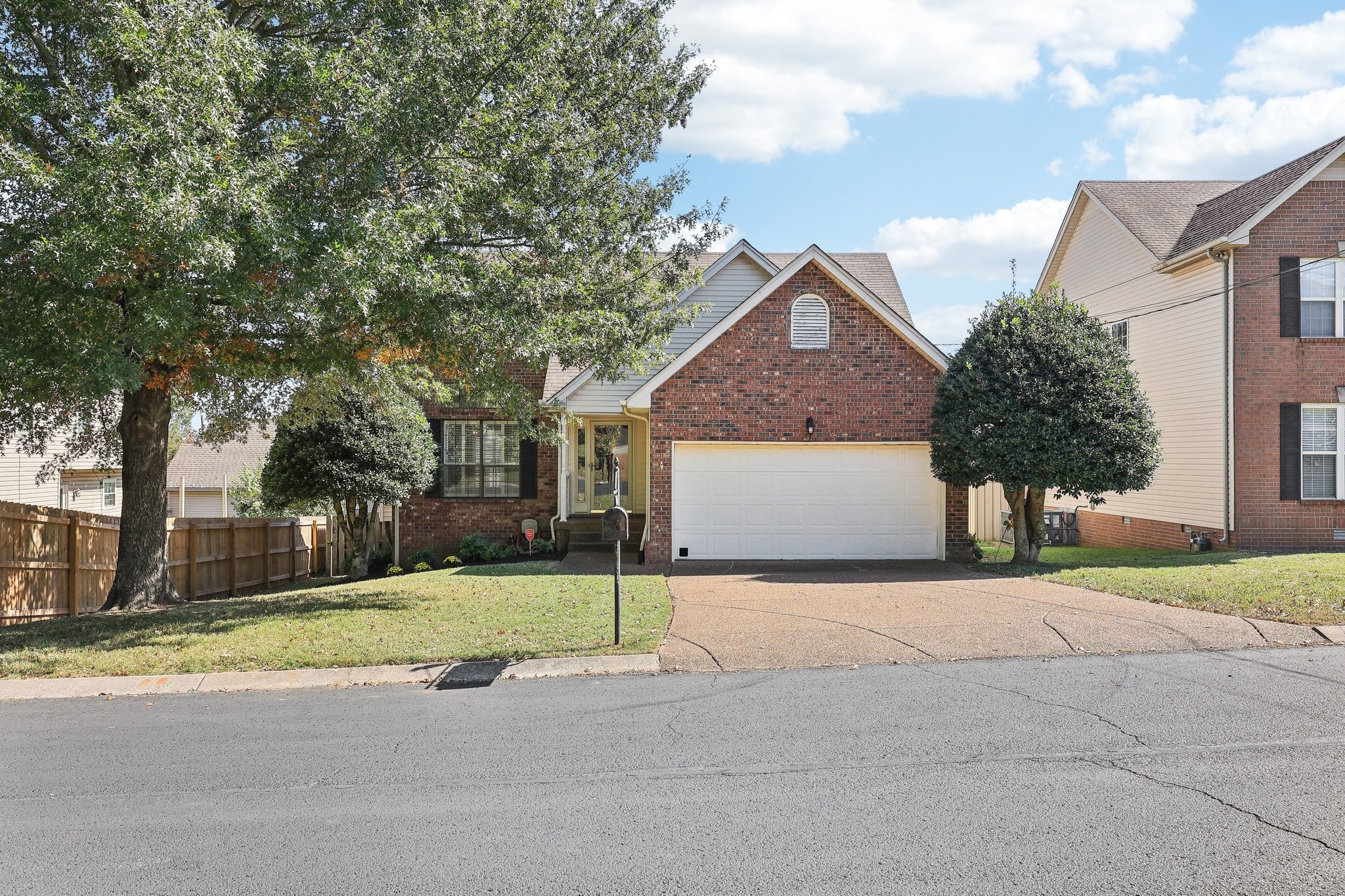 1205 Crestfield Dr