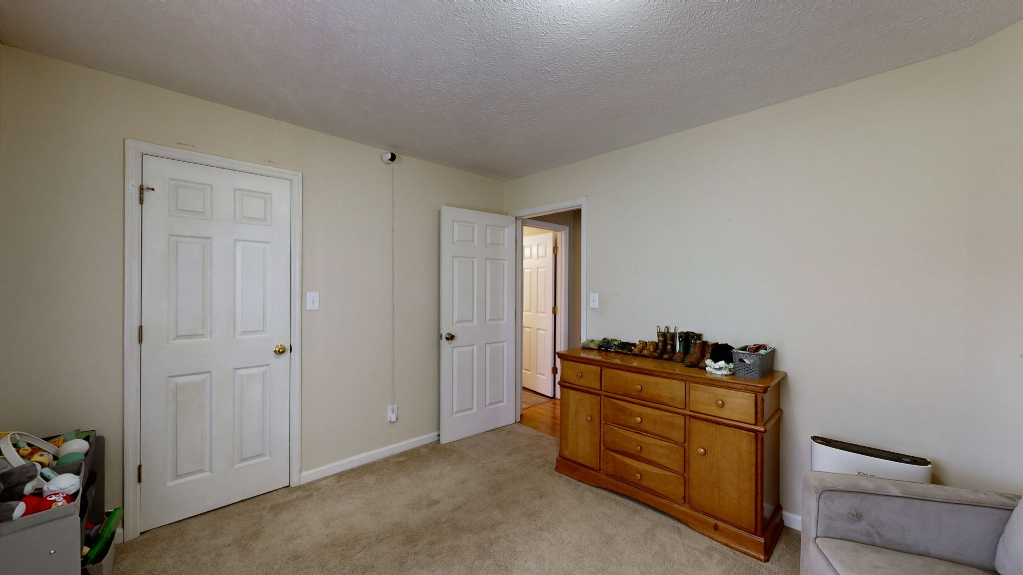 3929 Hearthstone Dr