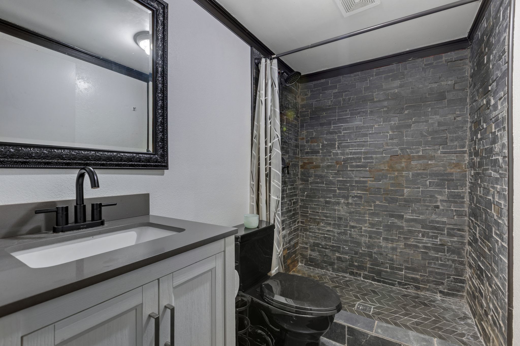 412 Mooresville Pike