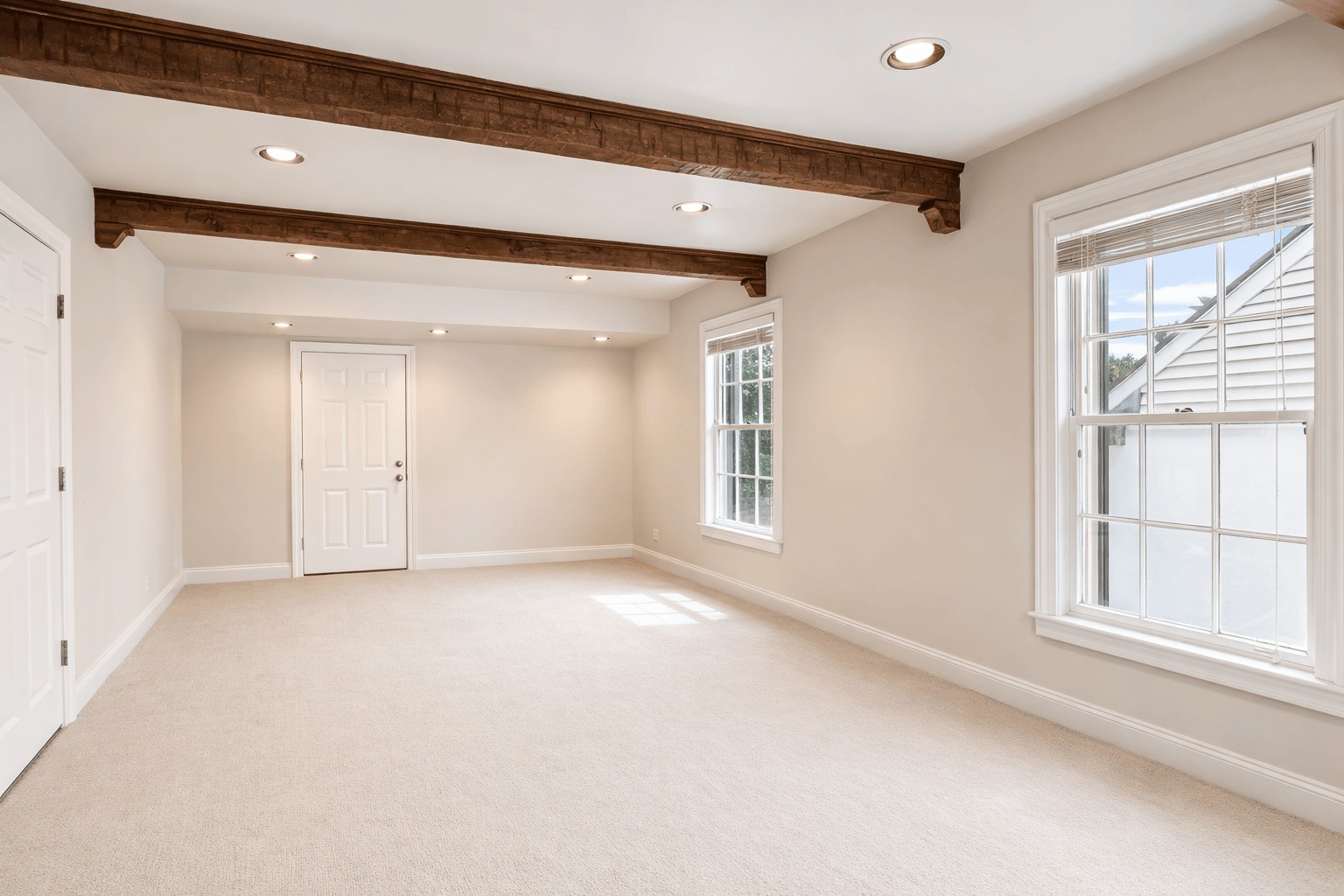 413 E Iris Dr