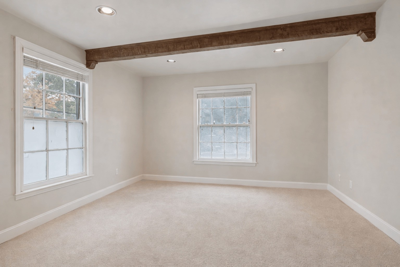 413 E Iris Dr