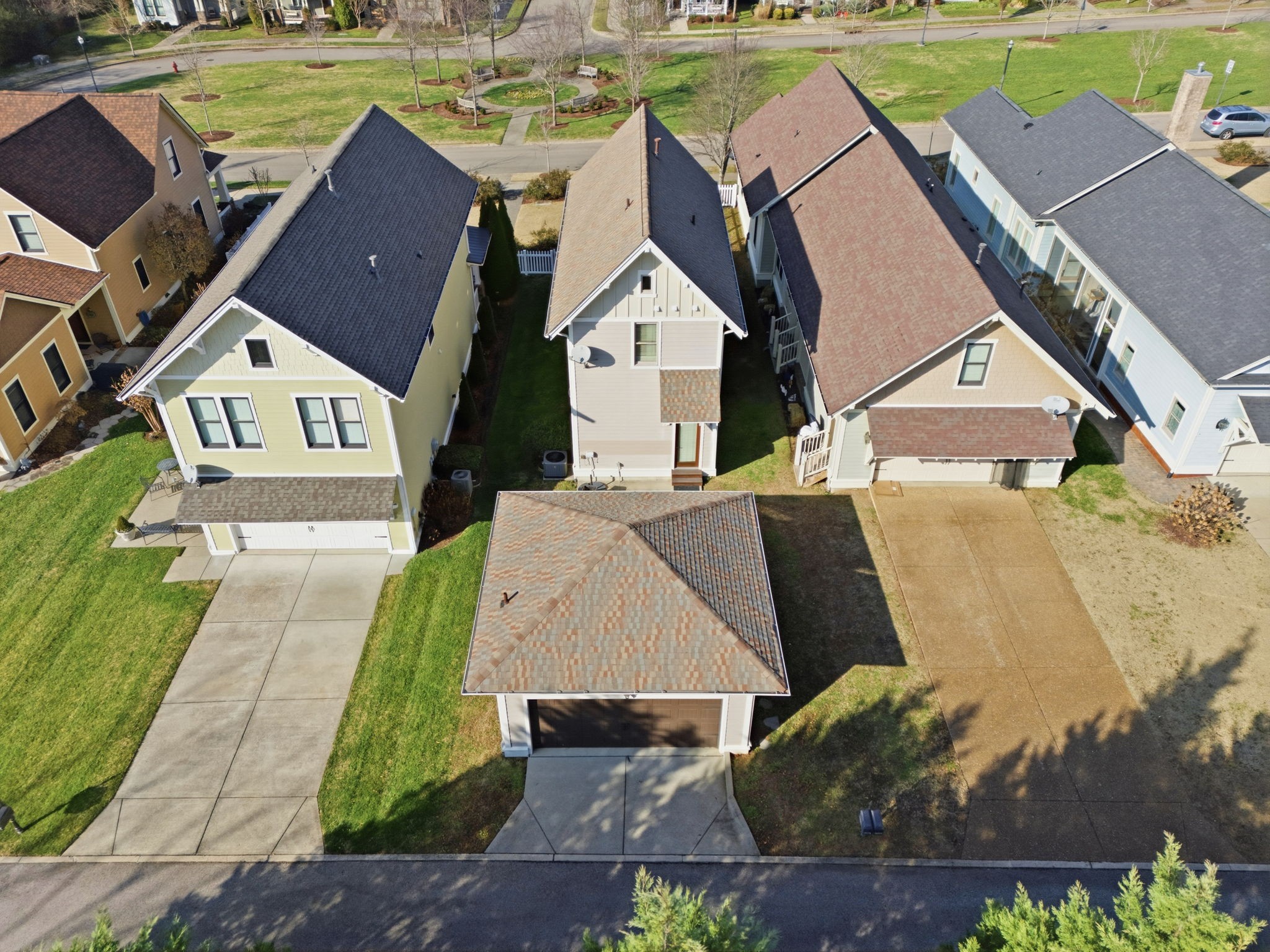 1073 Rochelle Ave