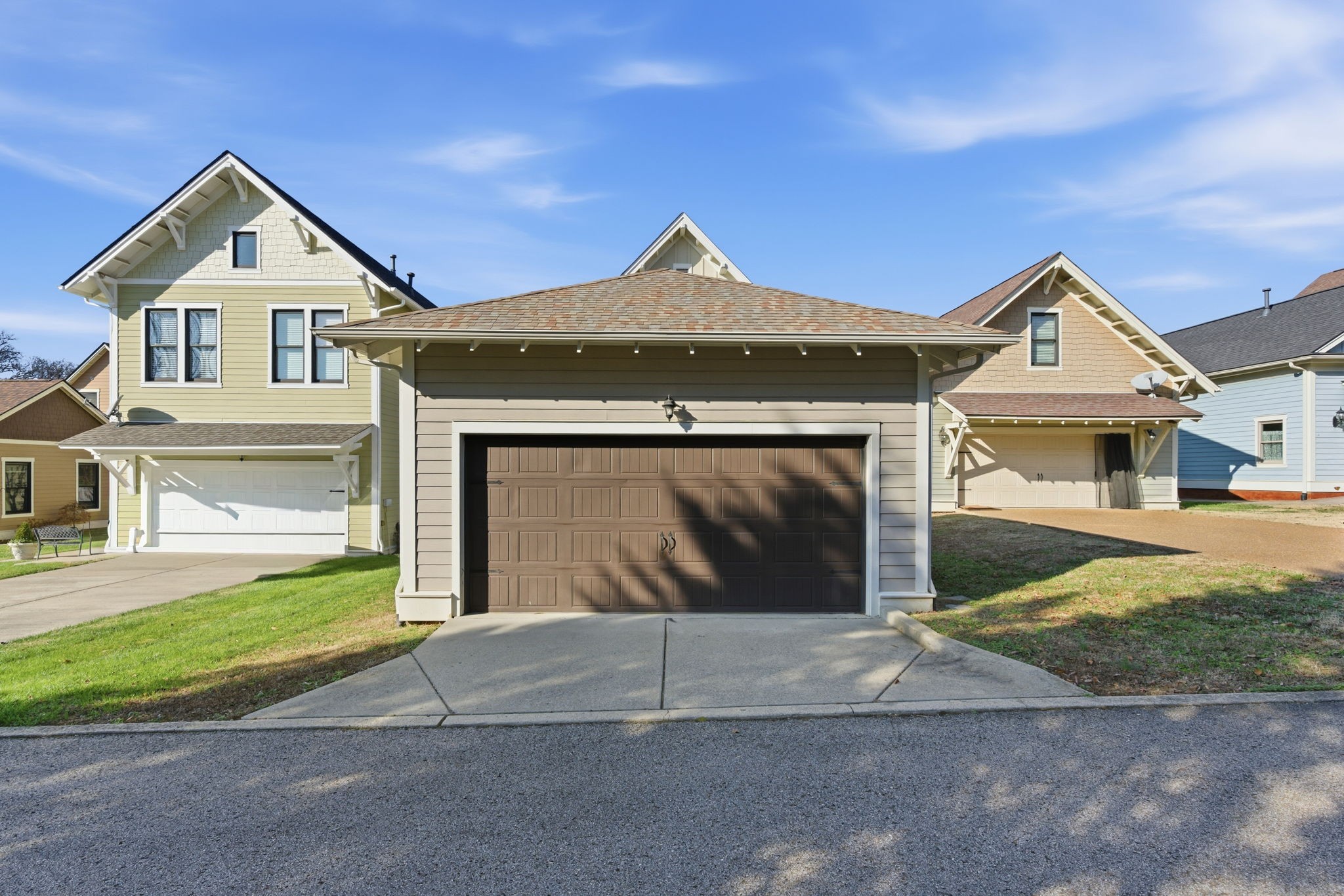 1073 Rochelle Ave