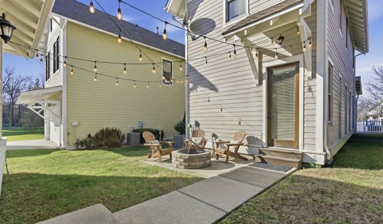 1073 Rochelle Ave