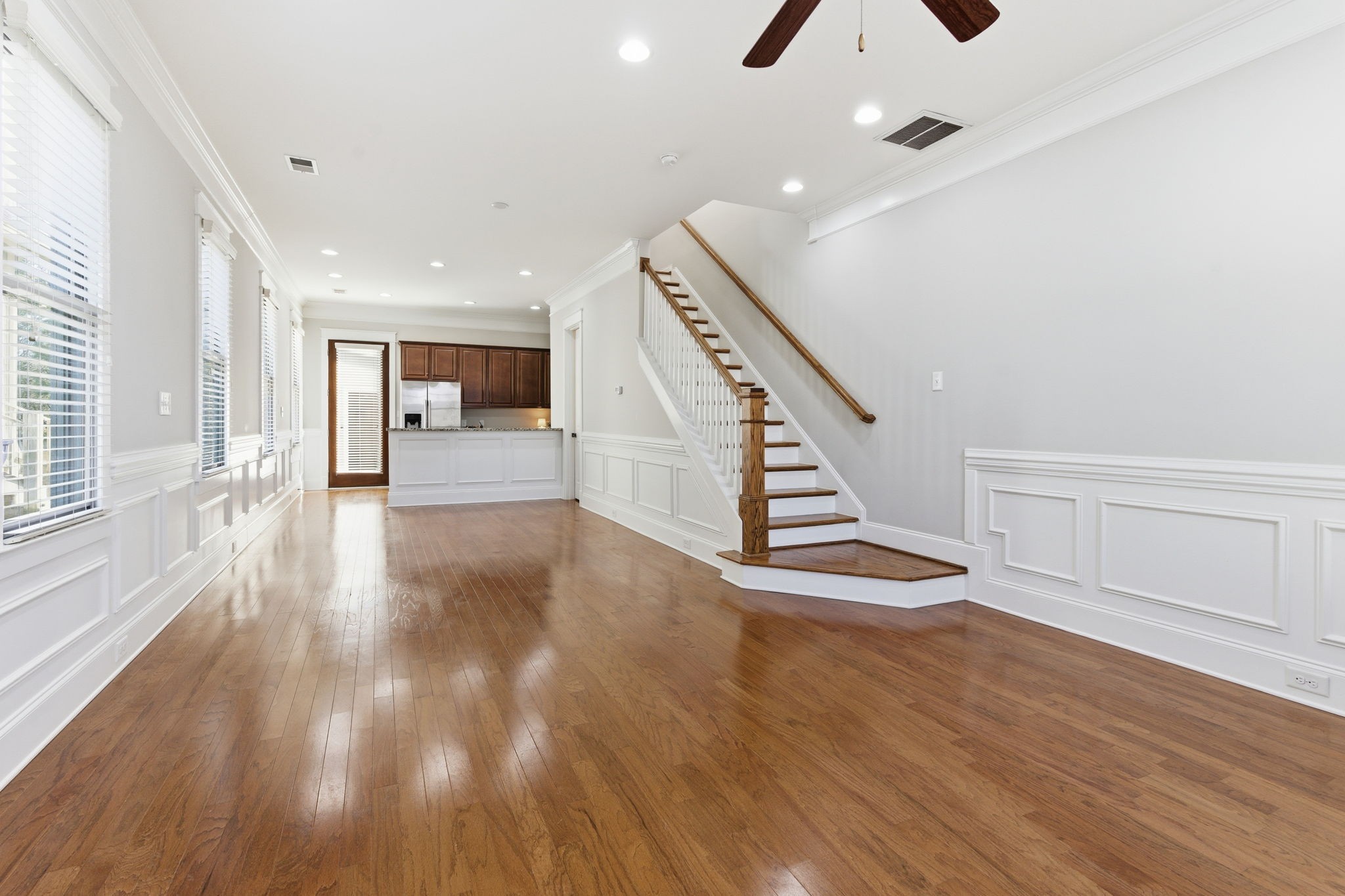 1073 Rochelle Ave