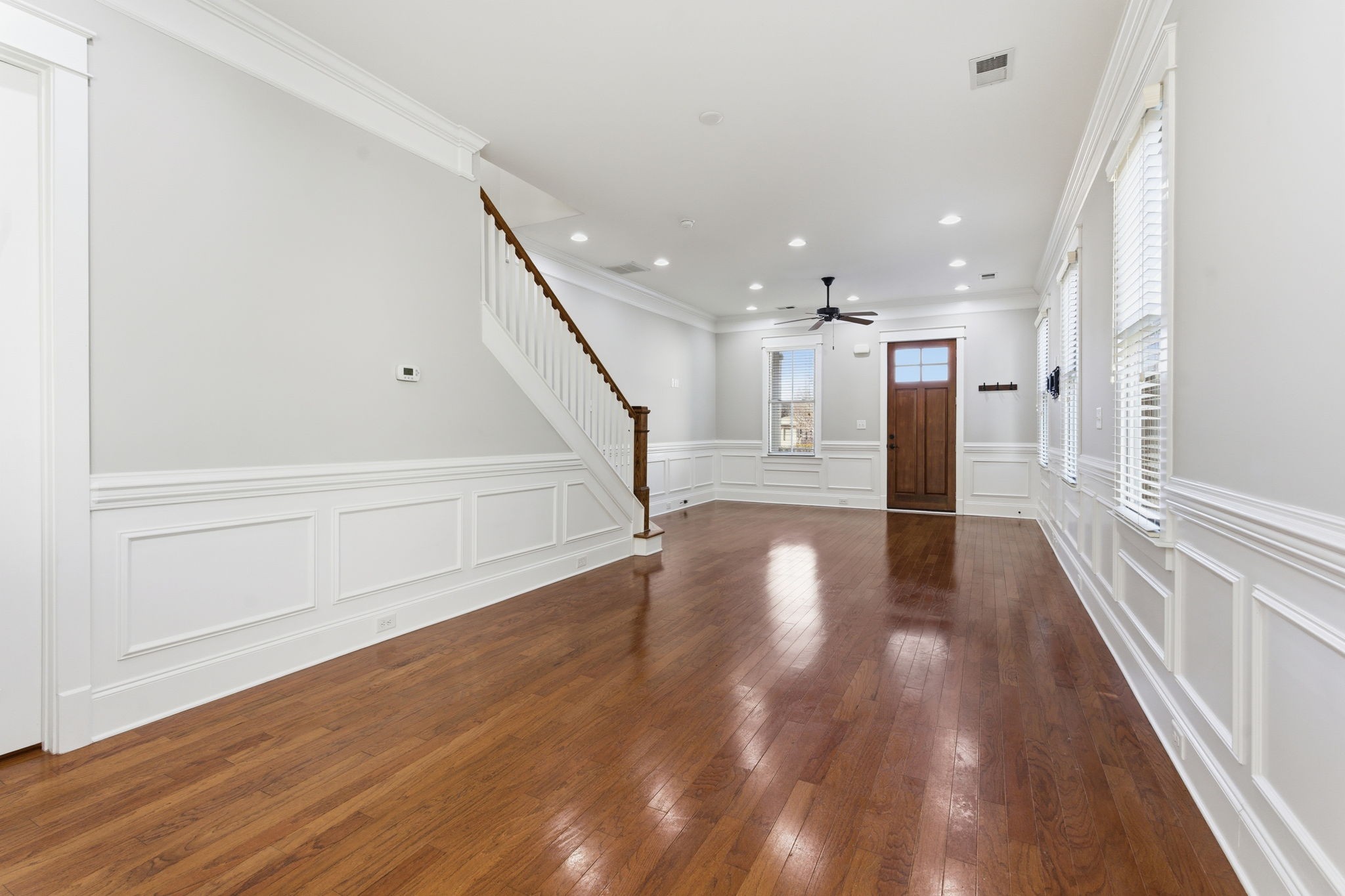 1073 Rochelle Ave