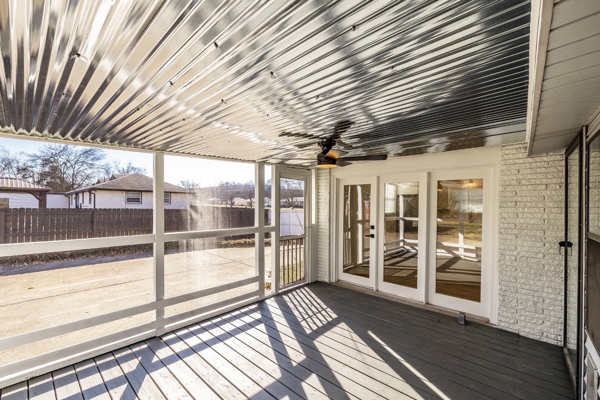 2936 Lyndale Dr