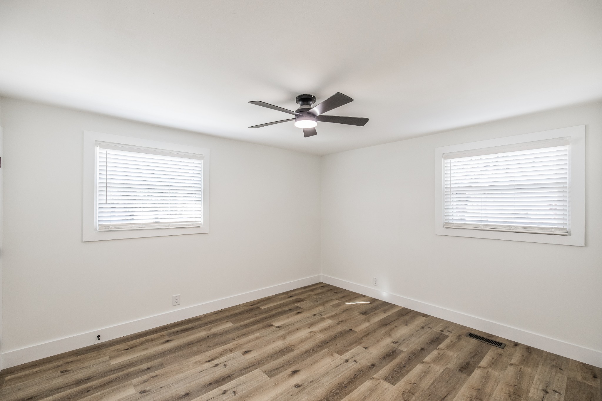 2936 Lyndale Dr