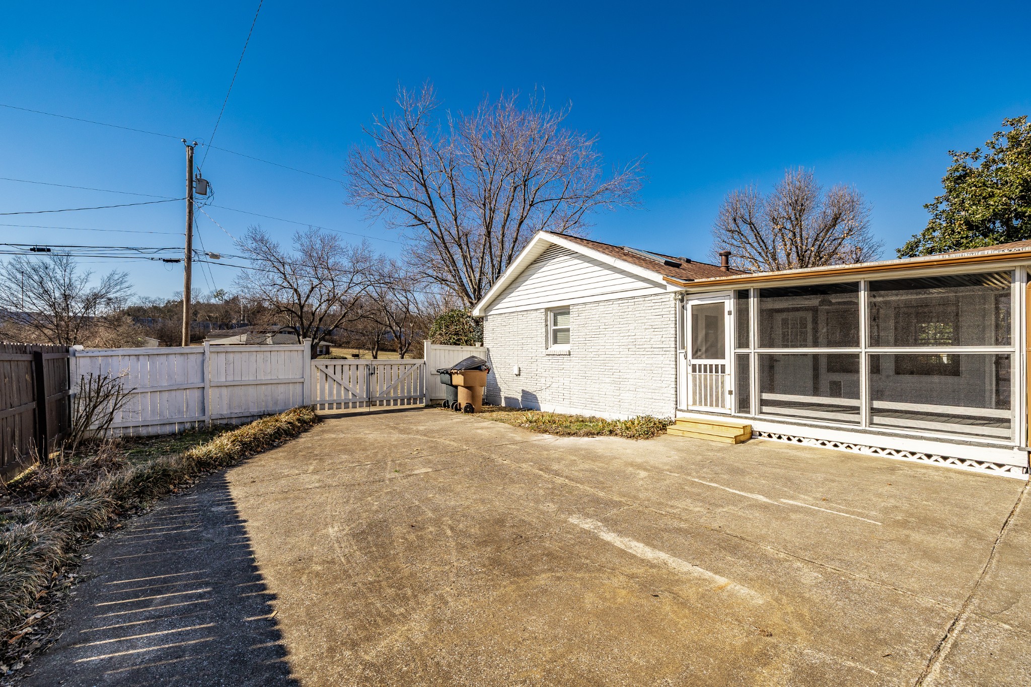 2936 Lyndale Dr