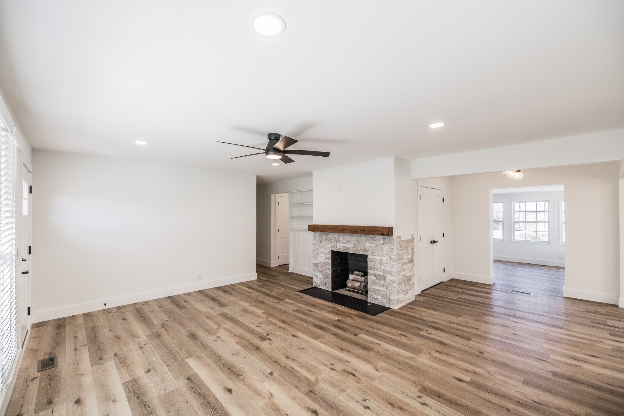 2936 Lyndale Dr