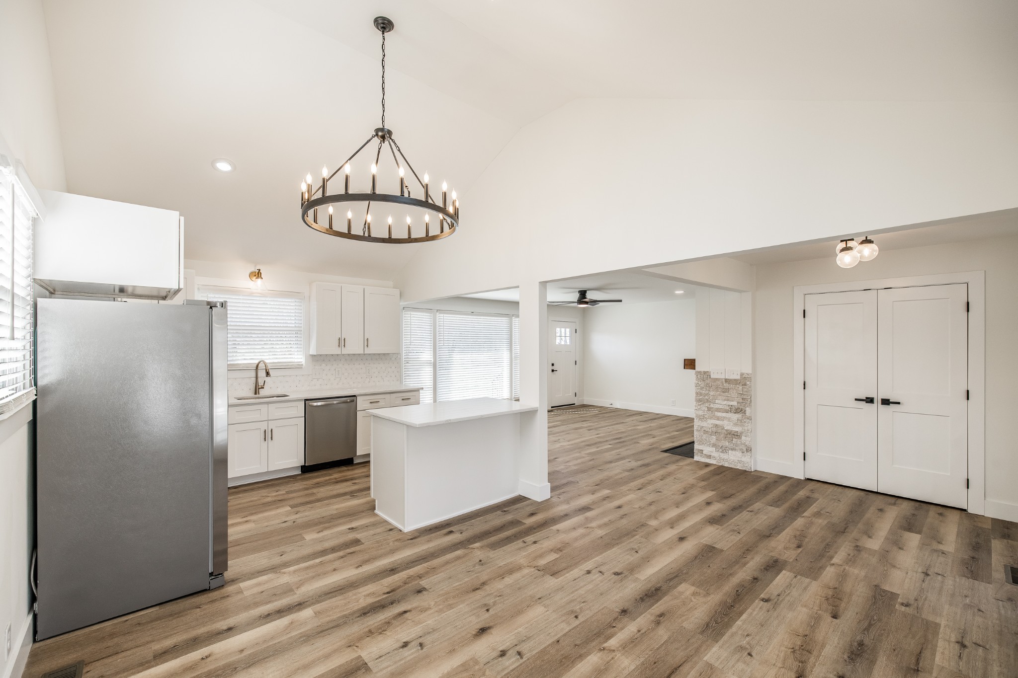 2936 Lyndale Dr