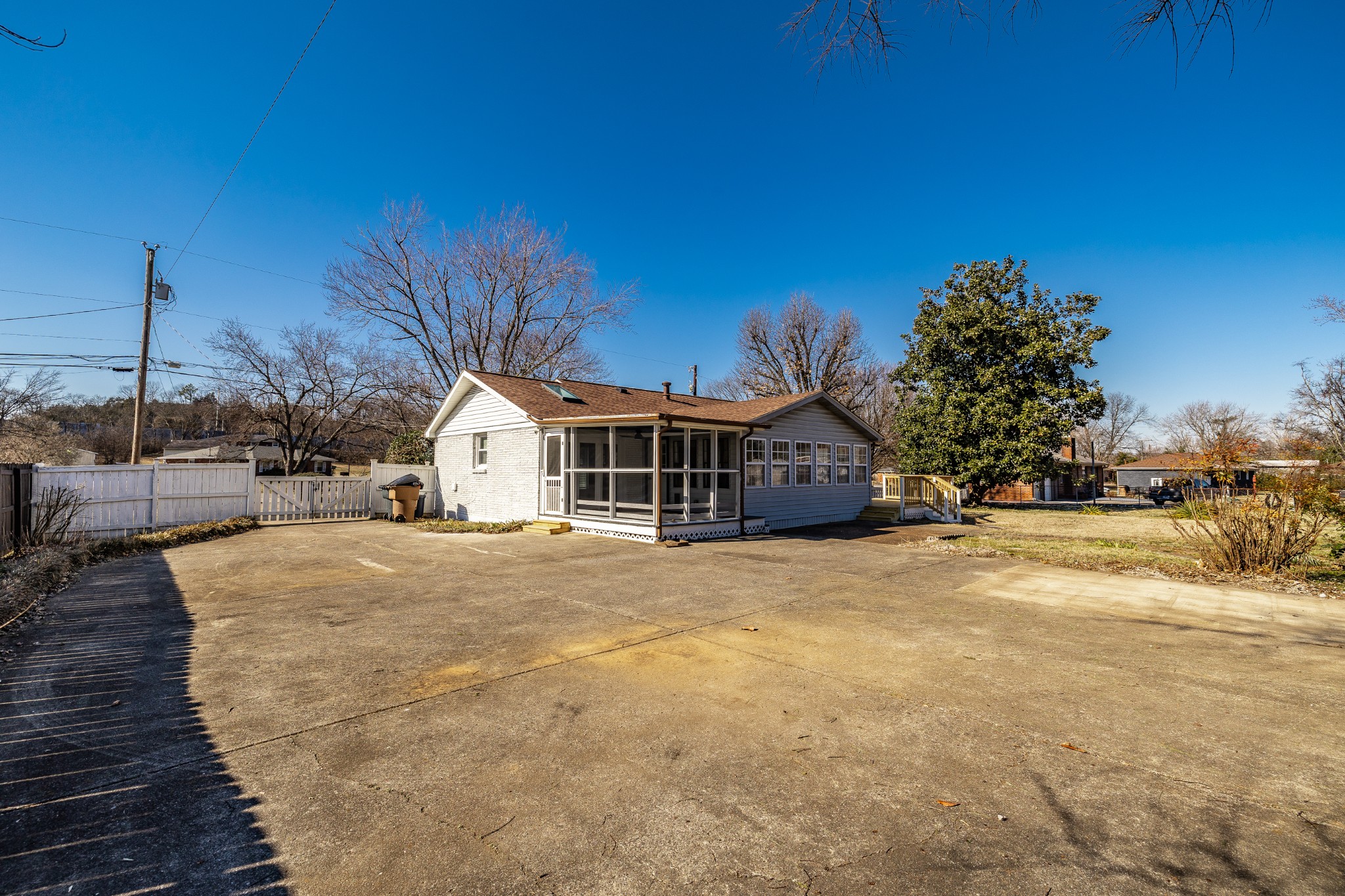 2936 Lyndale Dr