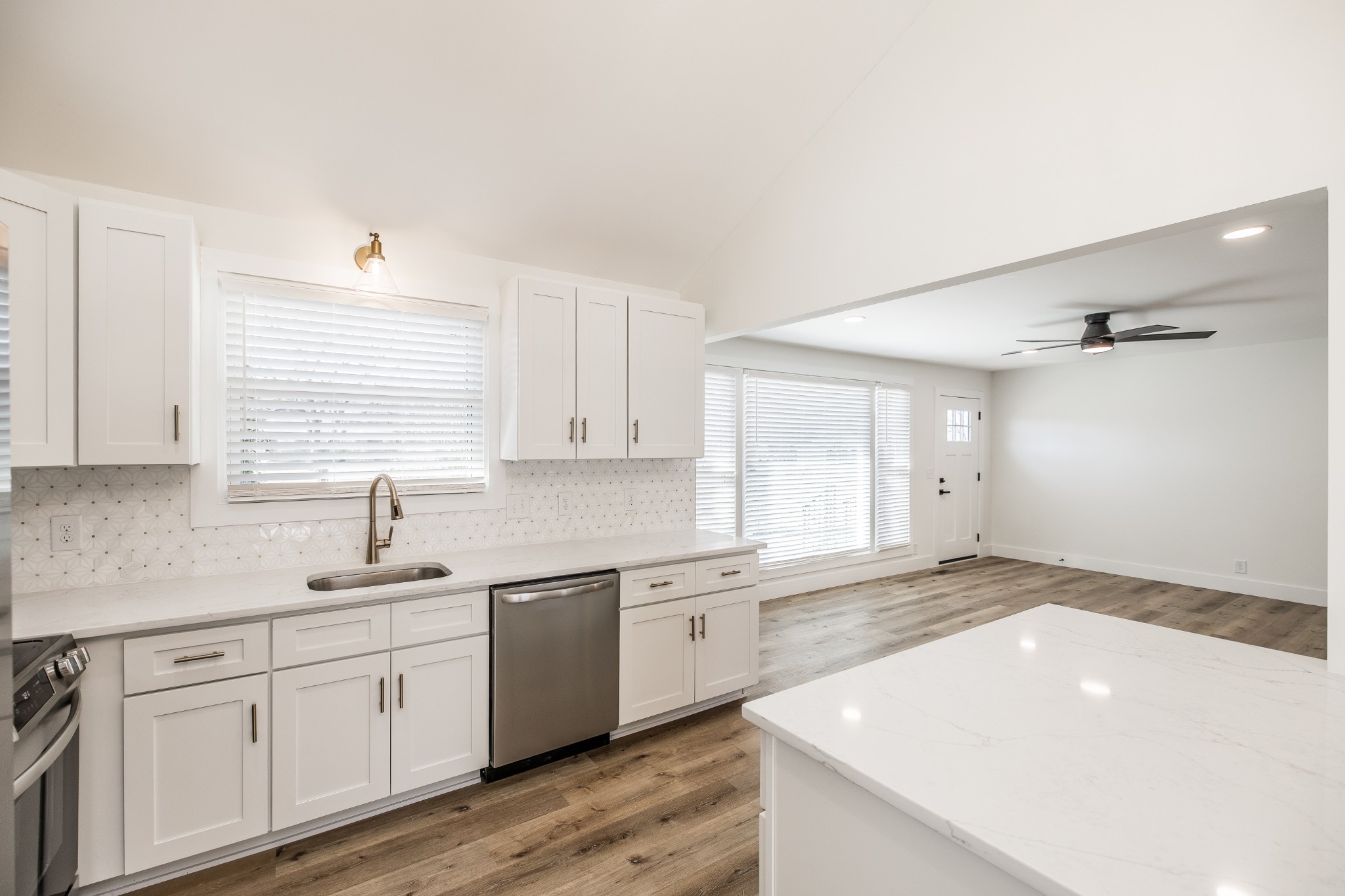 2936 Lyndale Dr