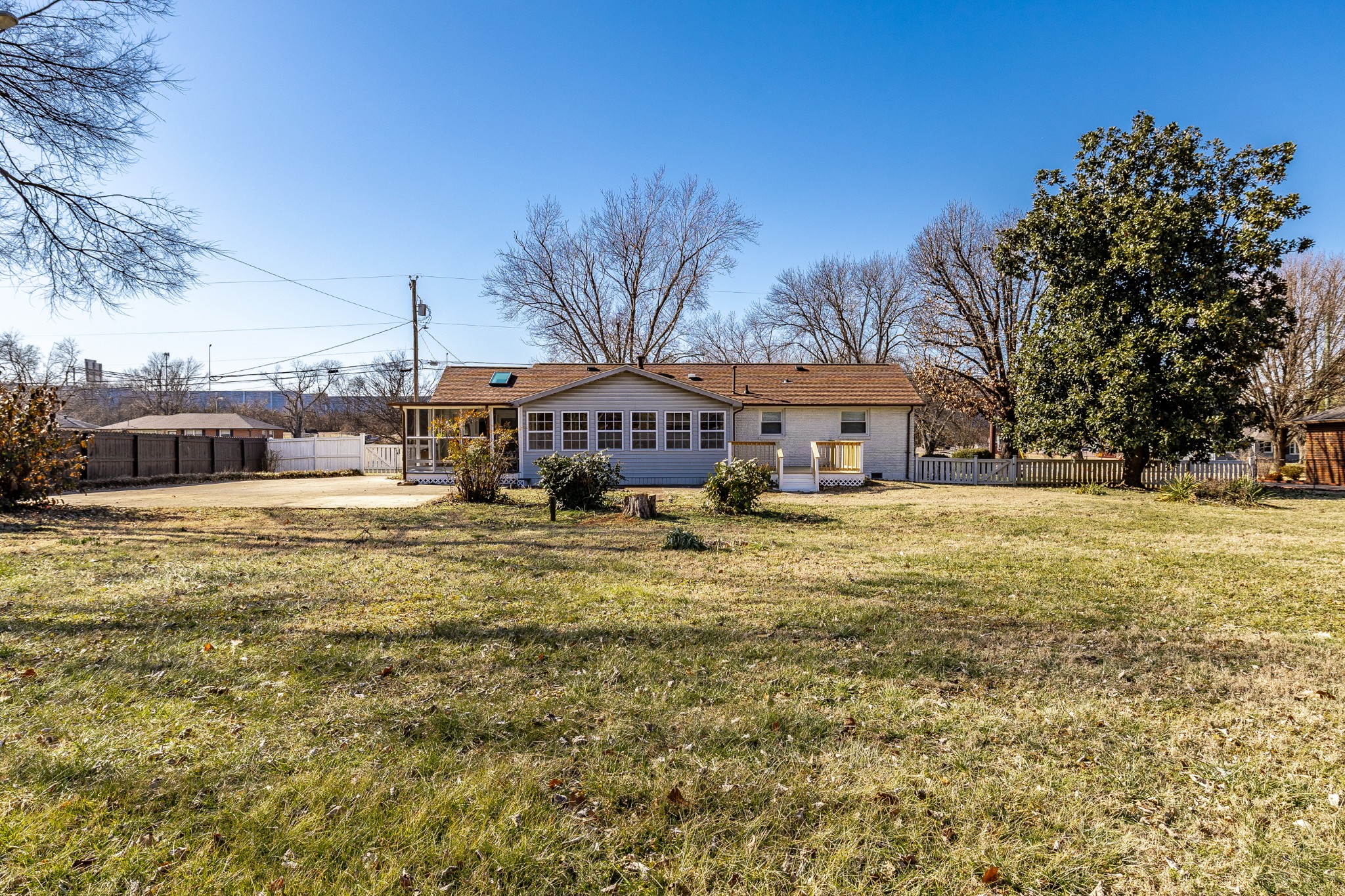2936 Lyndale Dr