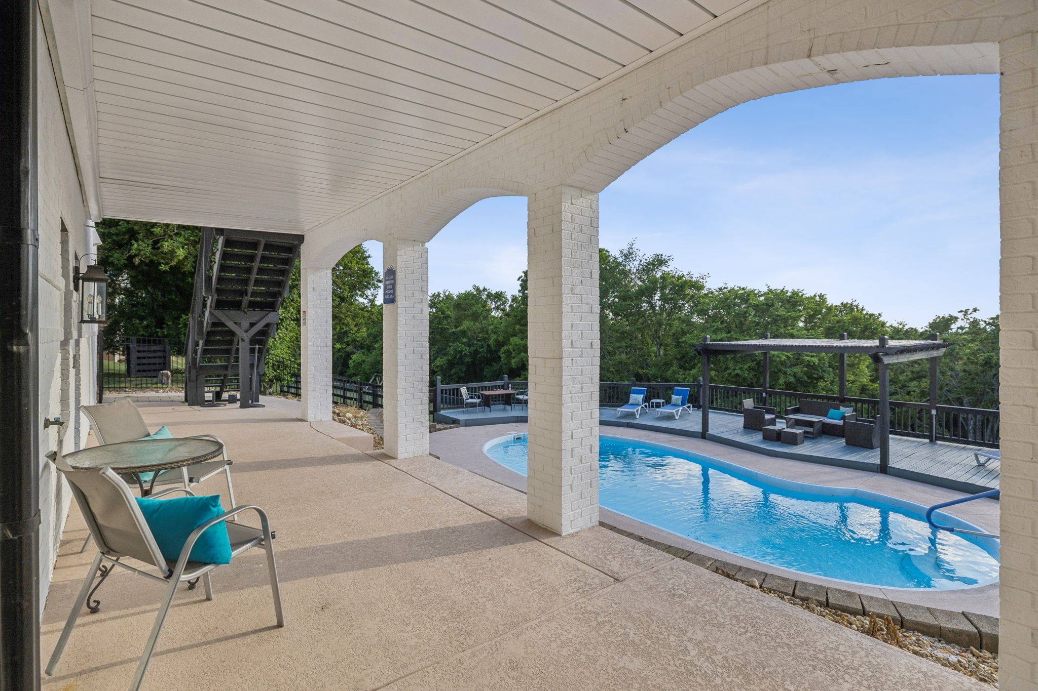 4245 Warren Rd