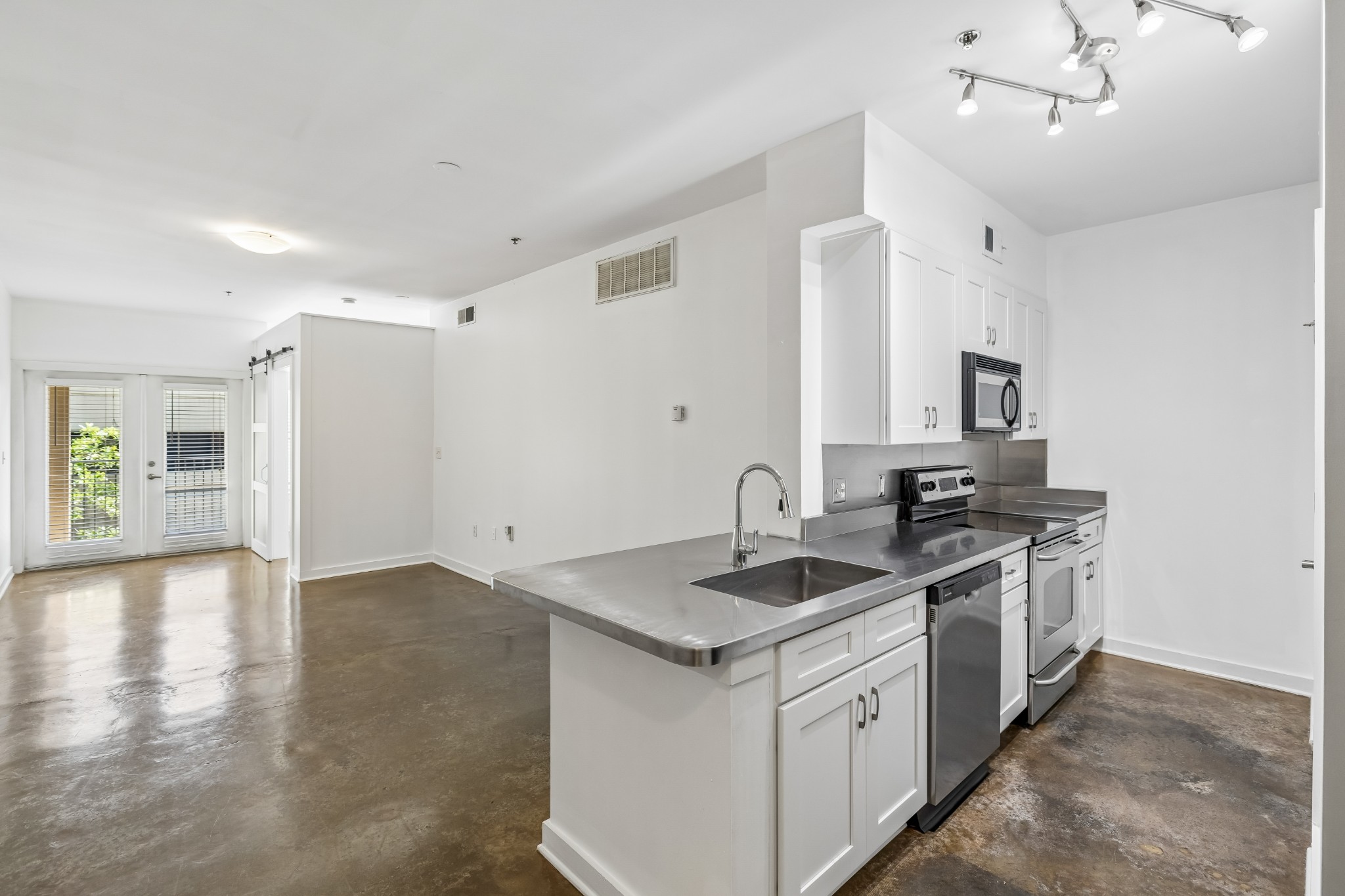 1803 Broadway Unit: 318