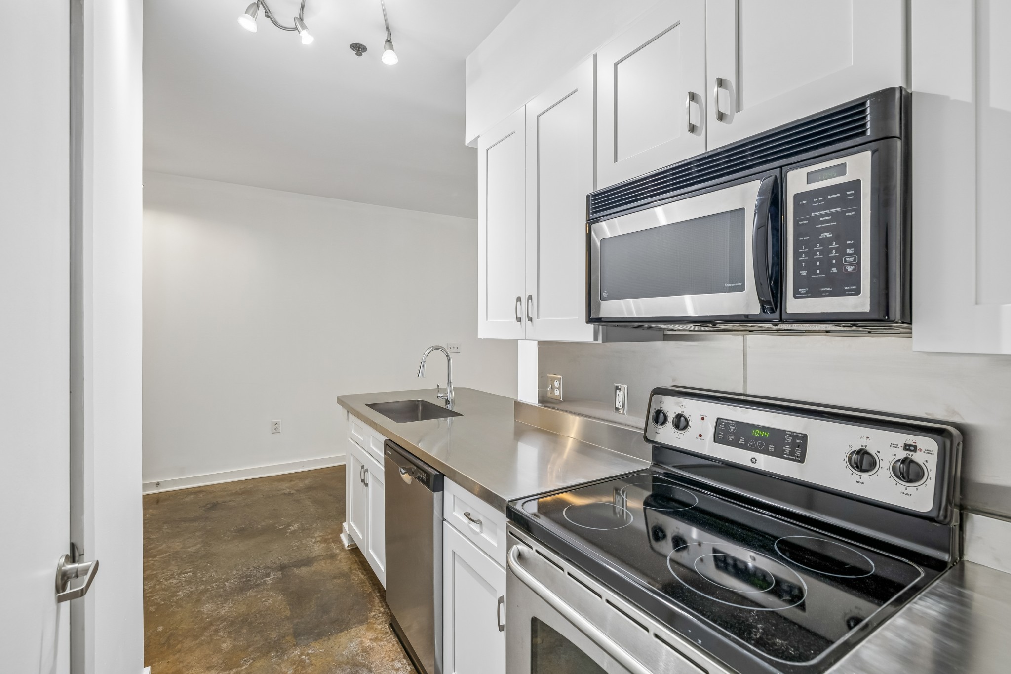 1803 Broadway Unit: 318