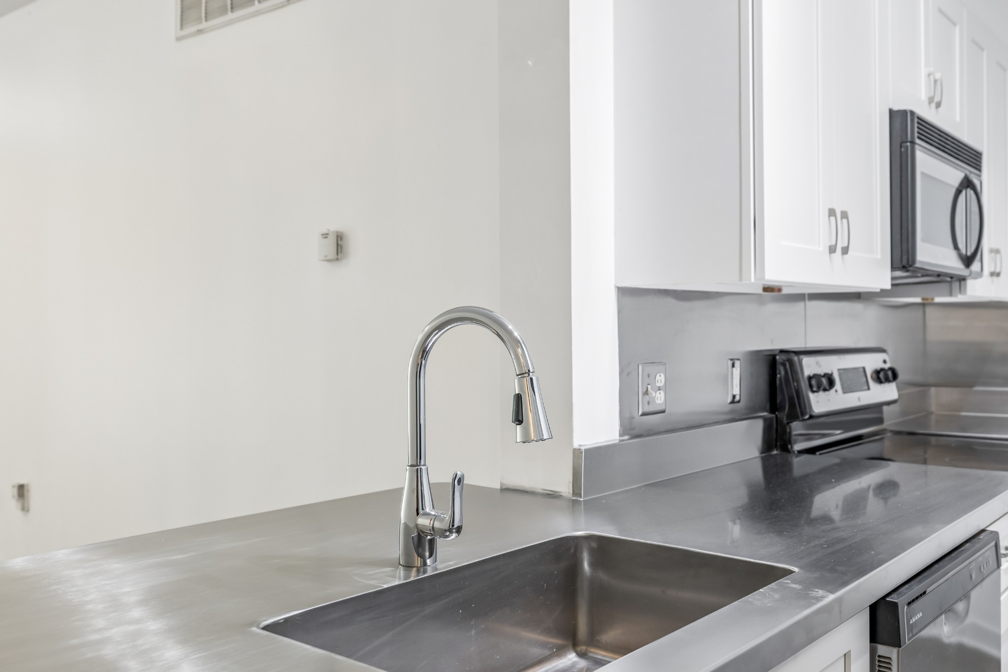1803 Broadway Unit: 318