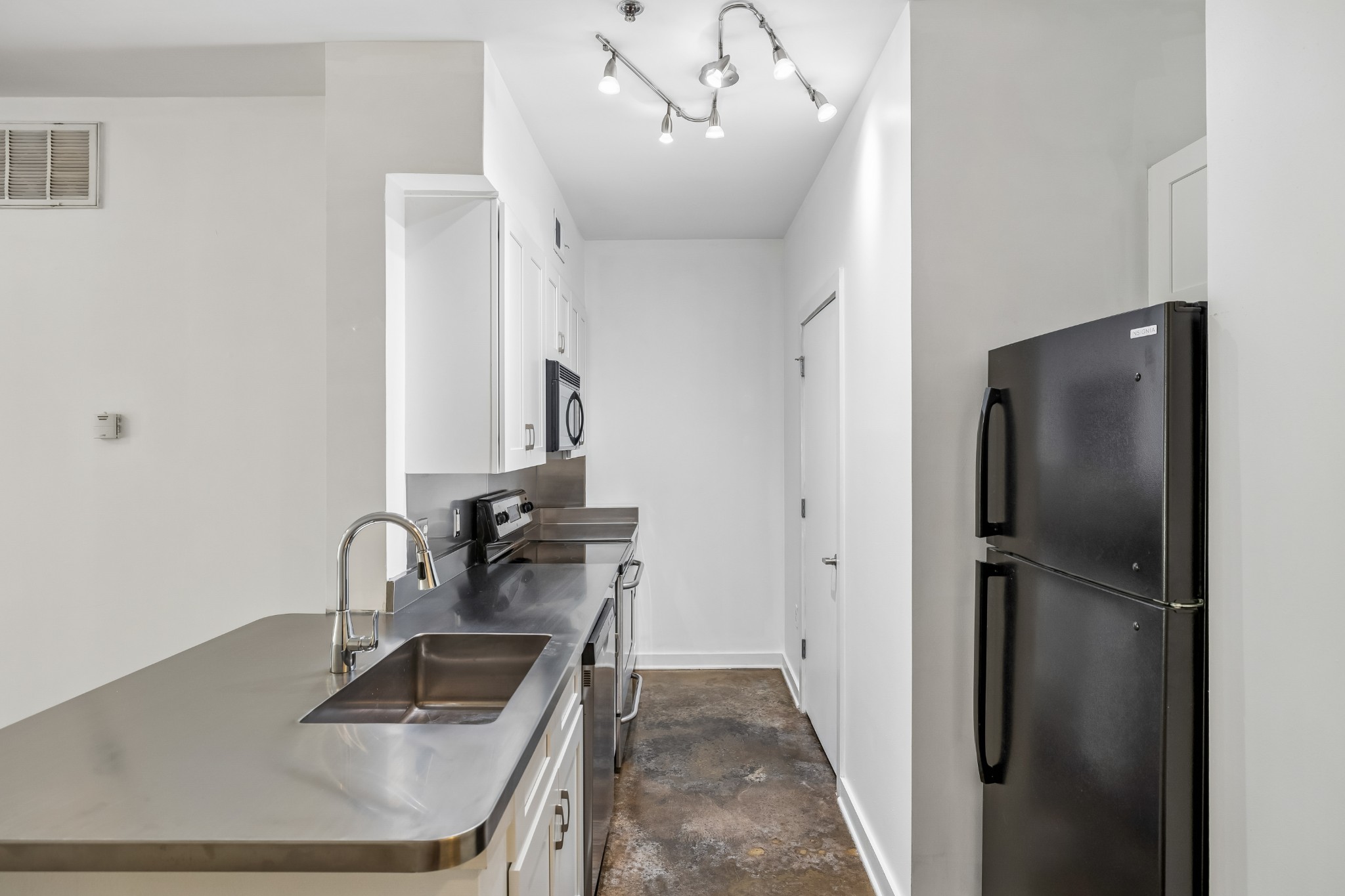 1803 Broadway Unit: 318
