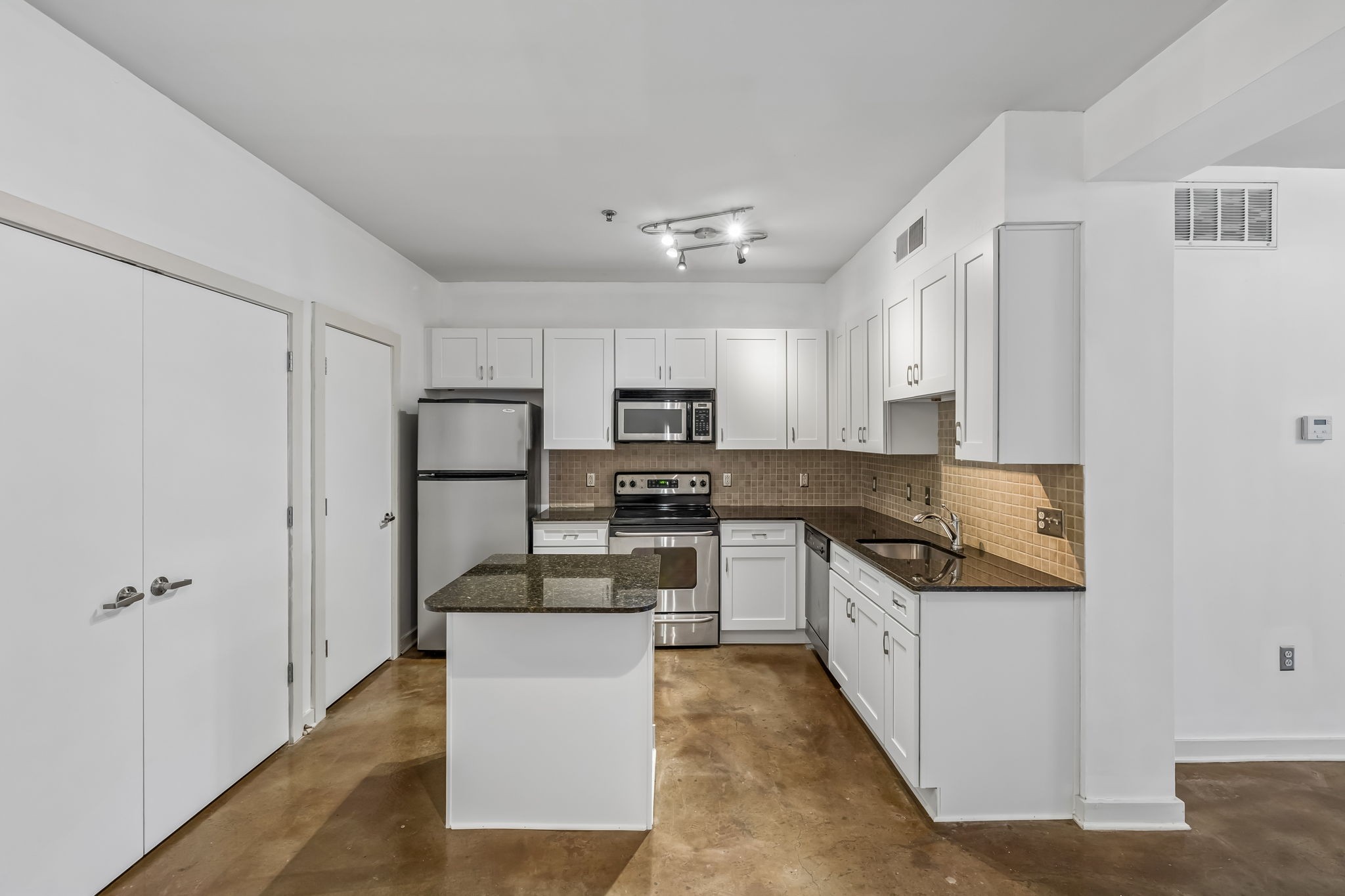 1803 Broadway Unit: 226