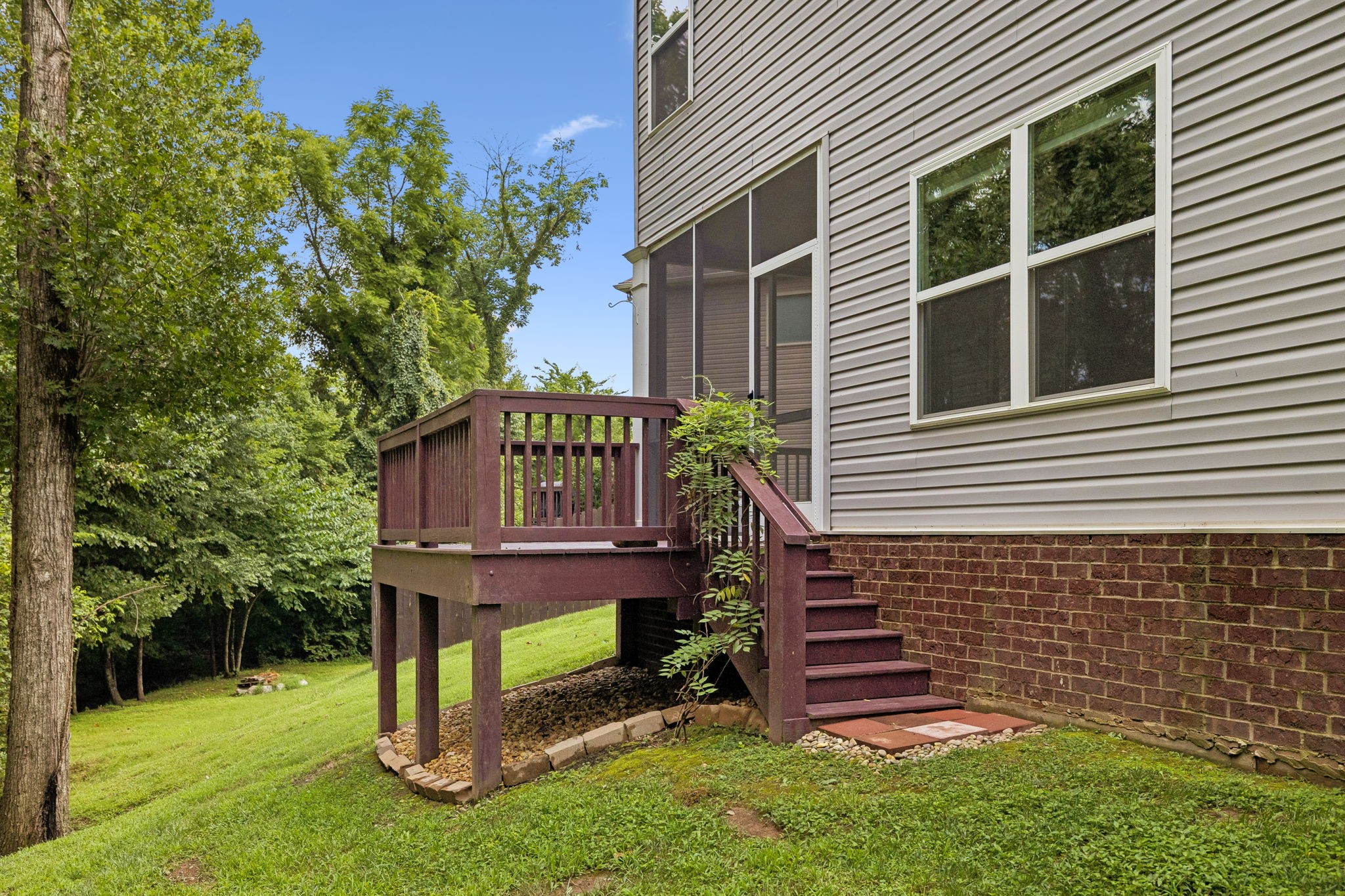 1070 Daniel Ln