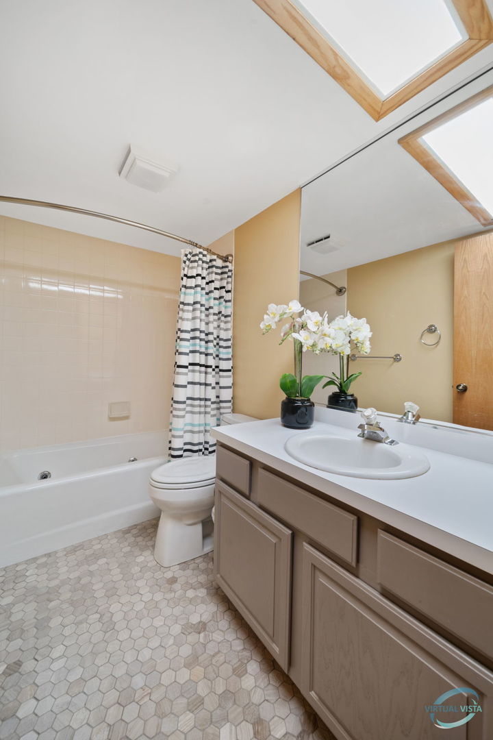 8316 Woodland Drive Unit: 5