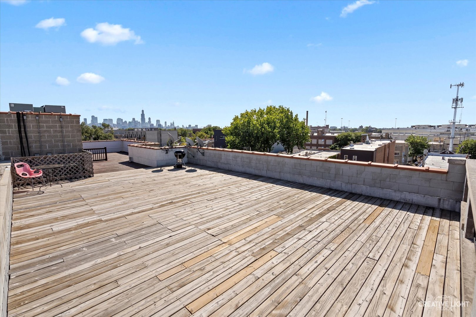825 N California Avenue Unit: 2