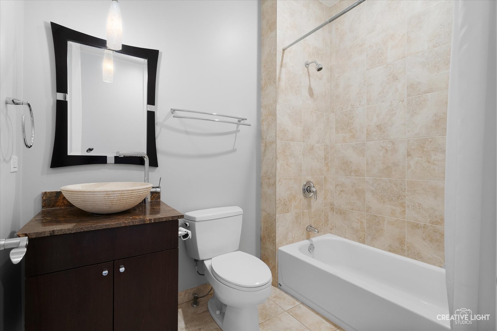 825 N California Avenue Unit: 2