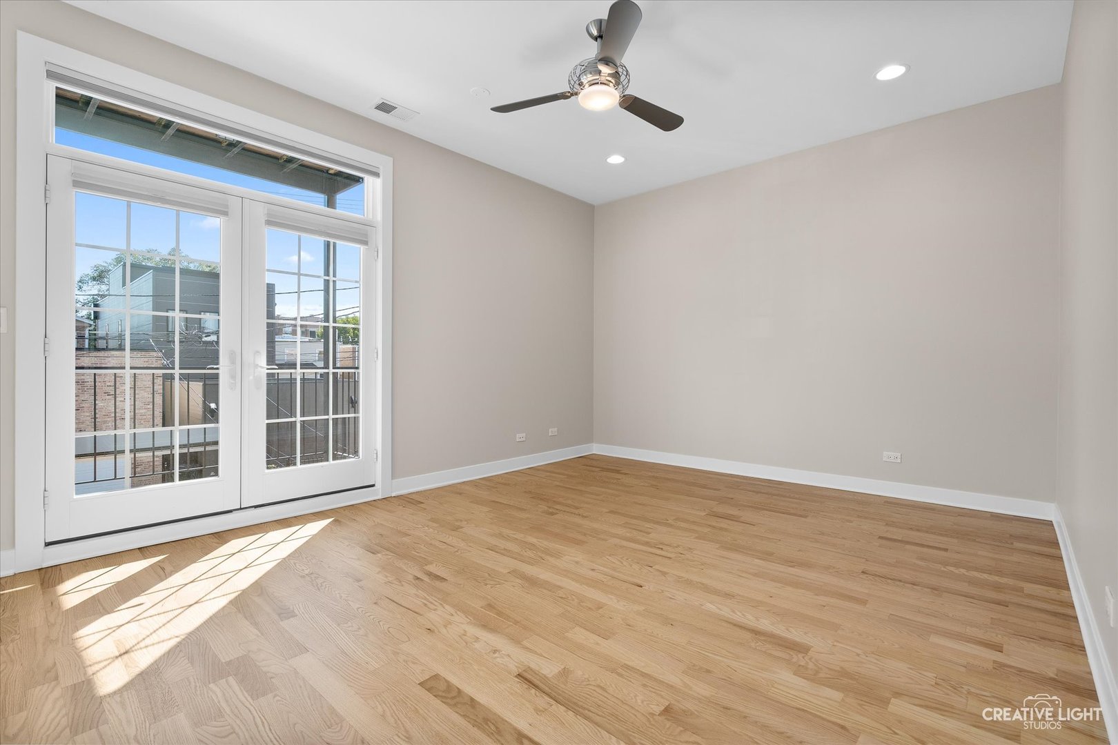 825 N California Avenue Unit: 2