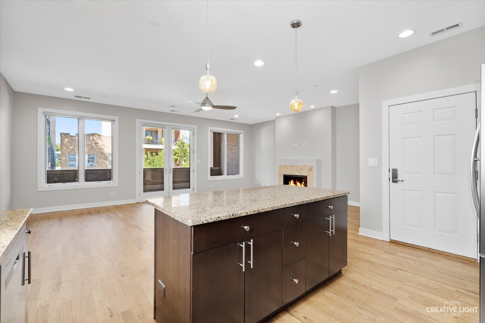 825 N California Avenue Unit: 2