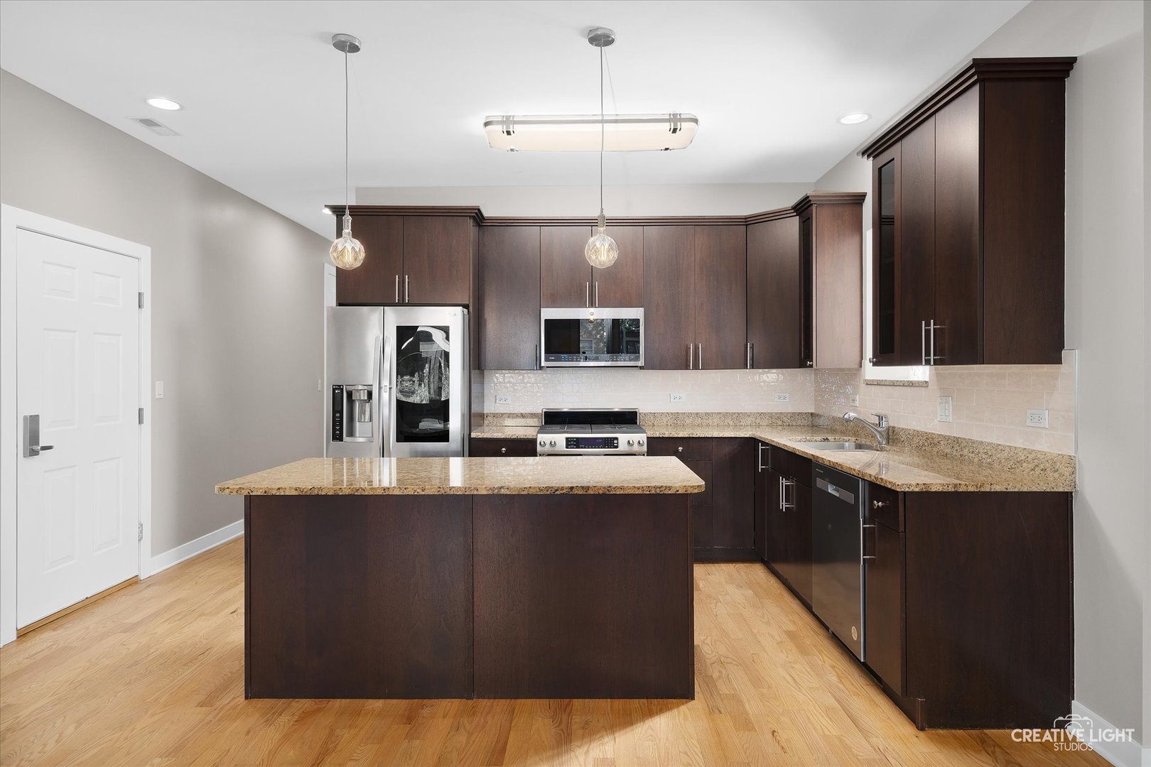 825 N California Avenue Unit: 2